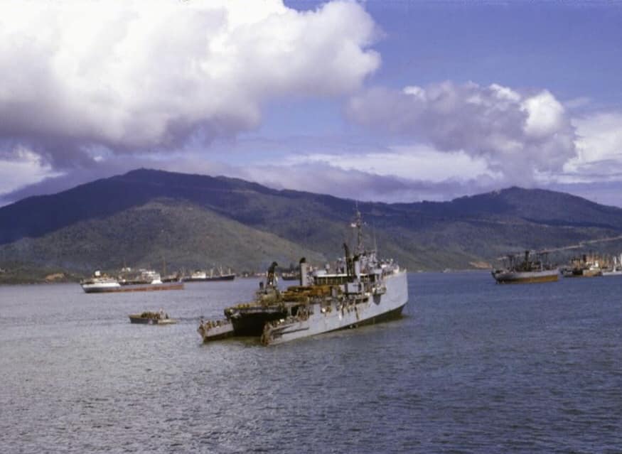 USS Point Defiance (LSD-31), Vietnam 1971, 1972.