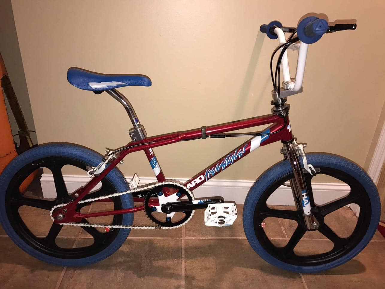 Pneus Vintage Haro BMX Freestyle Années 80 - Directionnels - Noir/Tan