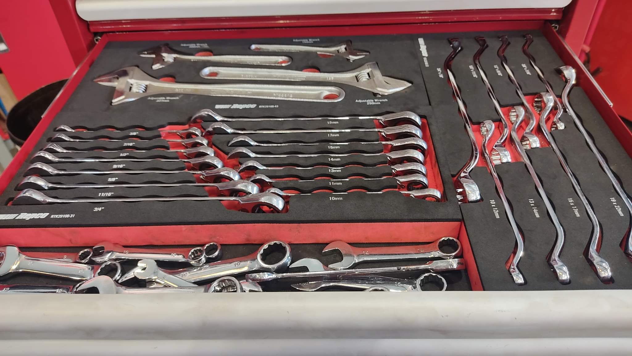 Repco Tool Kit - Classic 390 piece master - Tool Boxes, Belts & Storage ...