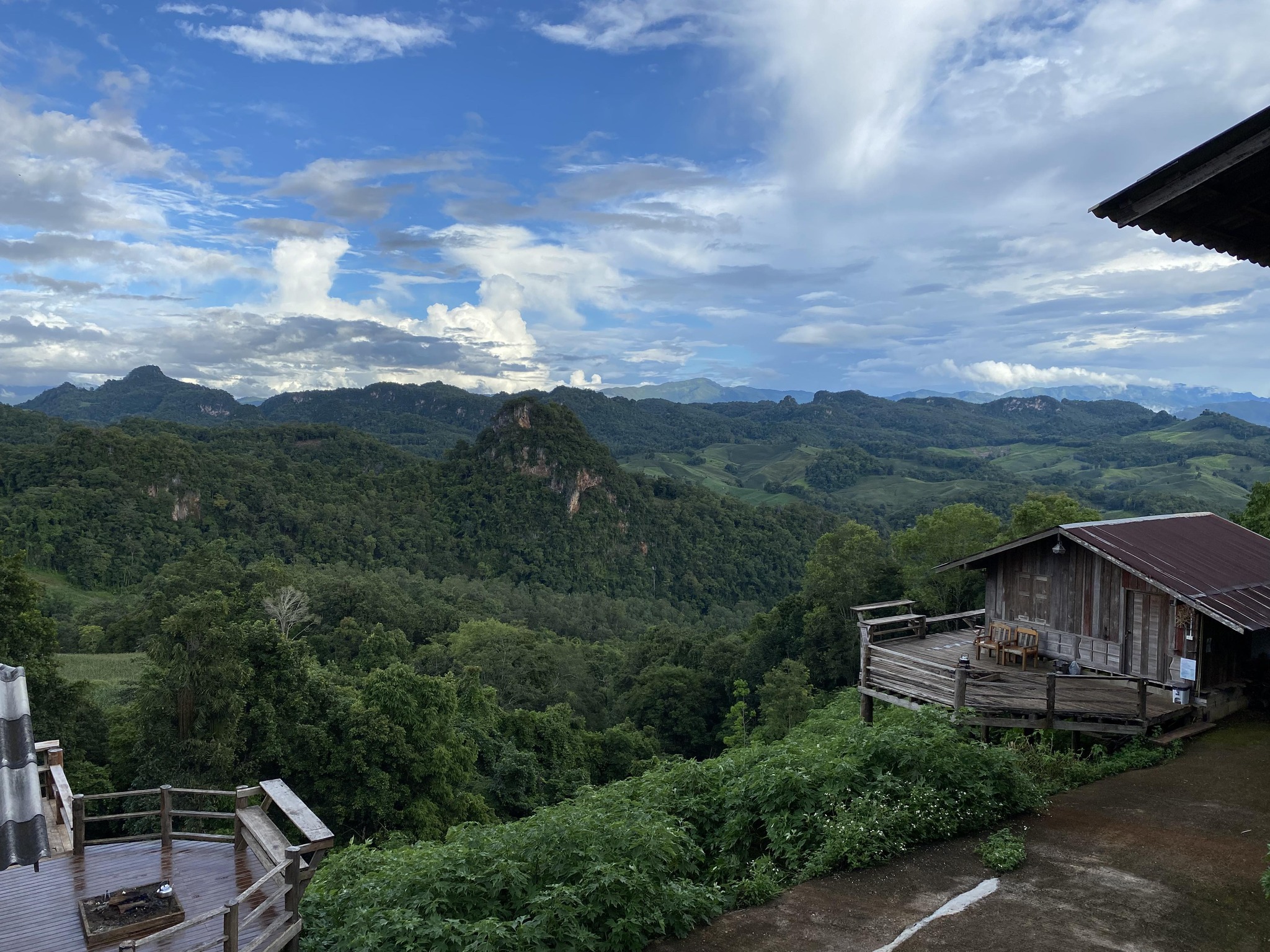 Chalee Charoensawat