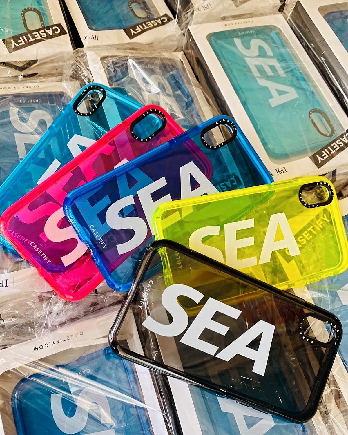 CASETiFY WIND AND SEA AURORA 17 proケース 新品】CASETiFY×WIND AND