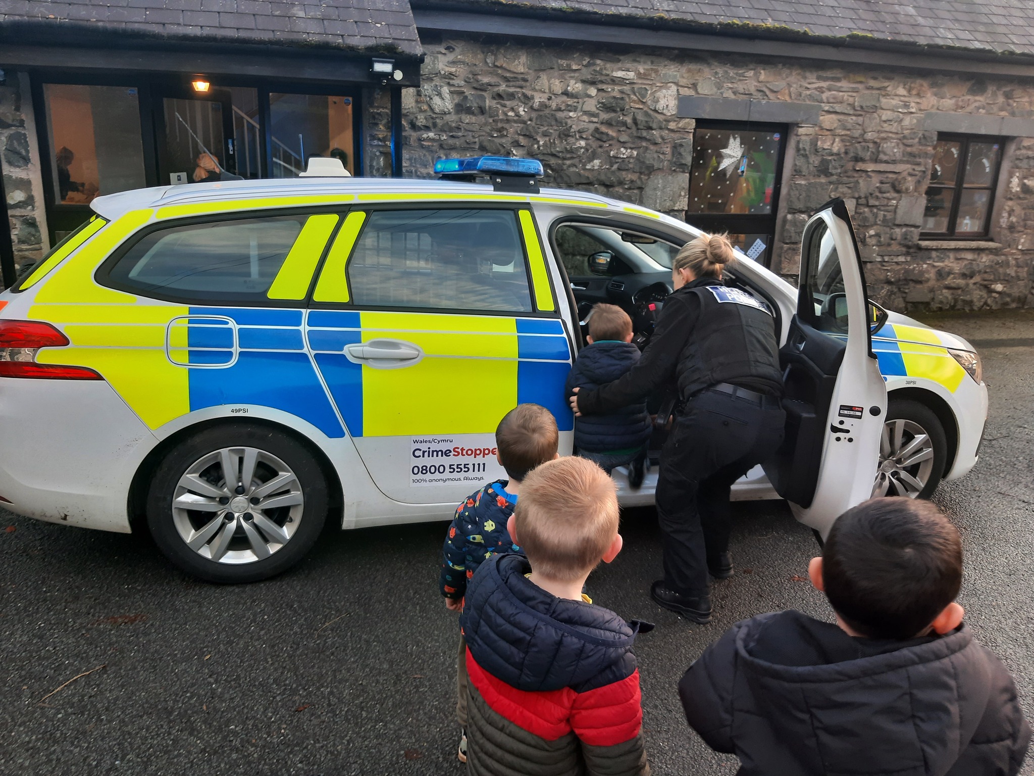 🚓 PC Roberts and PCSO... - HGC De Gwynedd / NWP Gwynedd South | Facebook