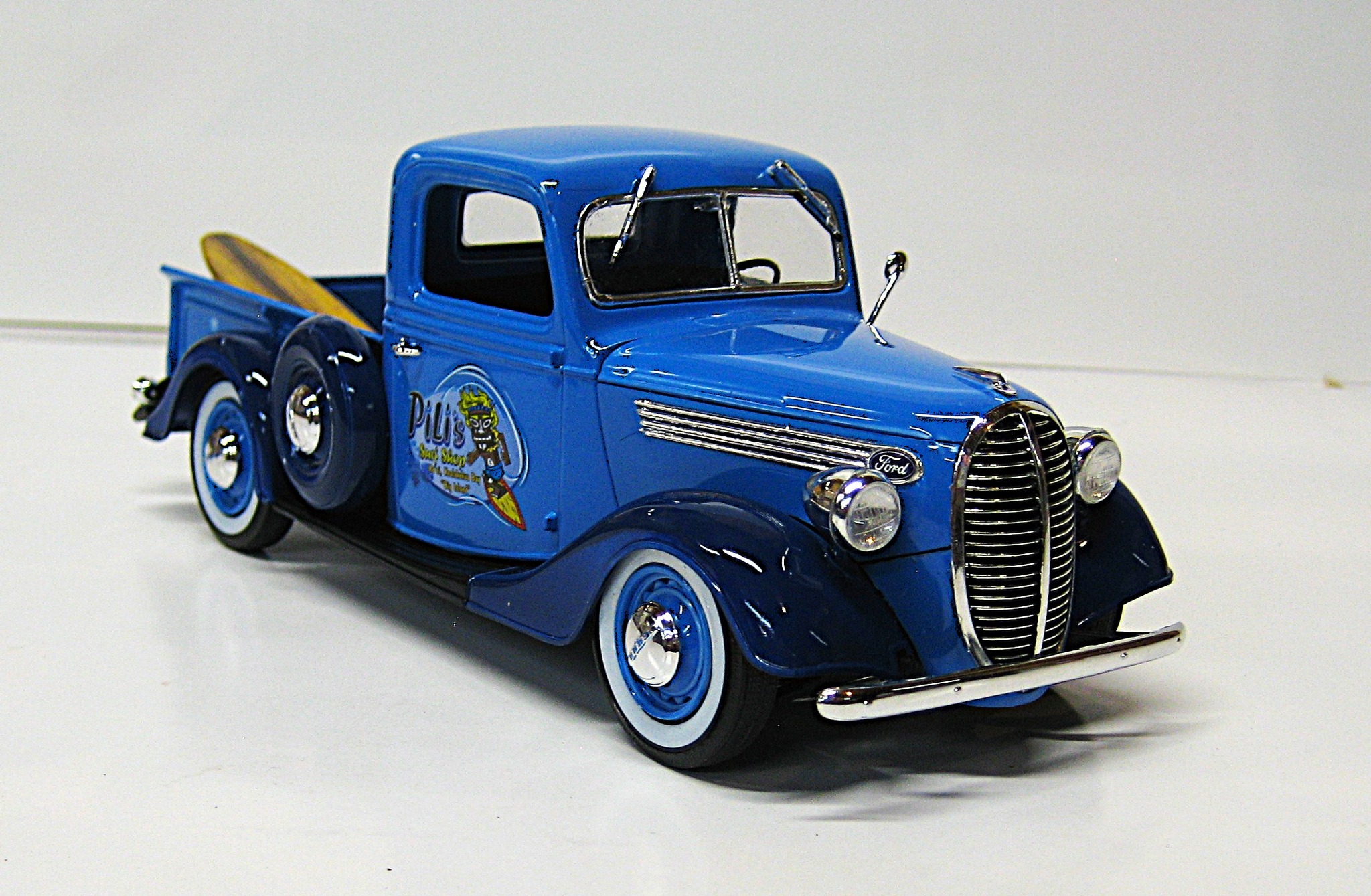 Surfs up ! Revell 1/25 1937 Ford Pick-up.