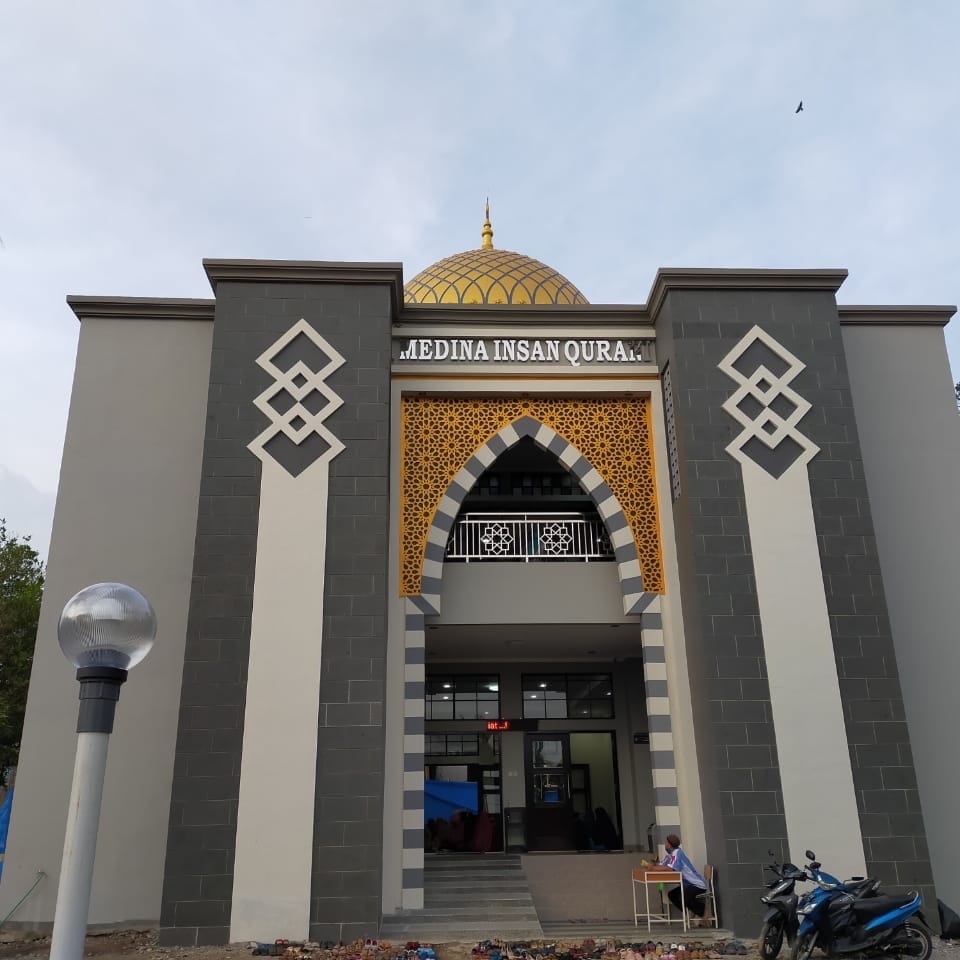 Menjadi santri bukan hanya belajar ilmu dan Al-Qur’an, tapi juga ...