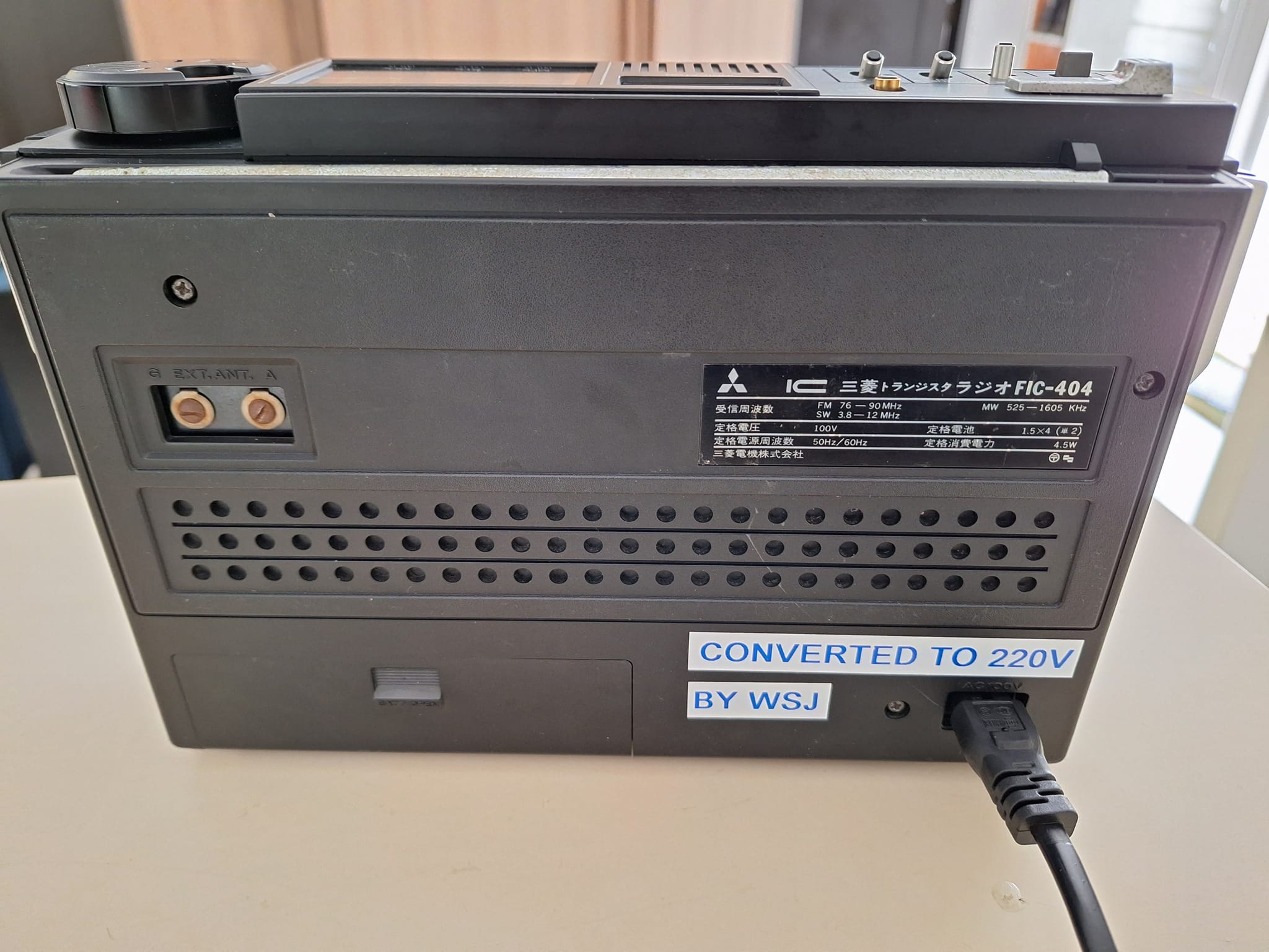Restored Mitsubishi Jeagam FIC-404 vintage radio