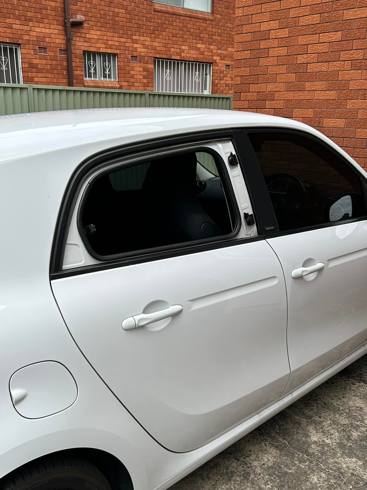 Where to find a replacement rear window for a Smart ForFour?