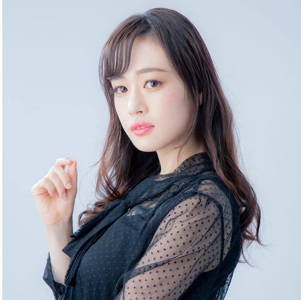 新田 エマ