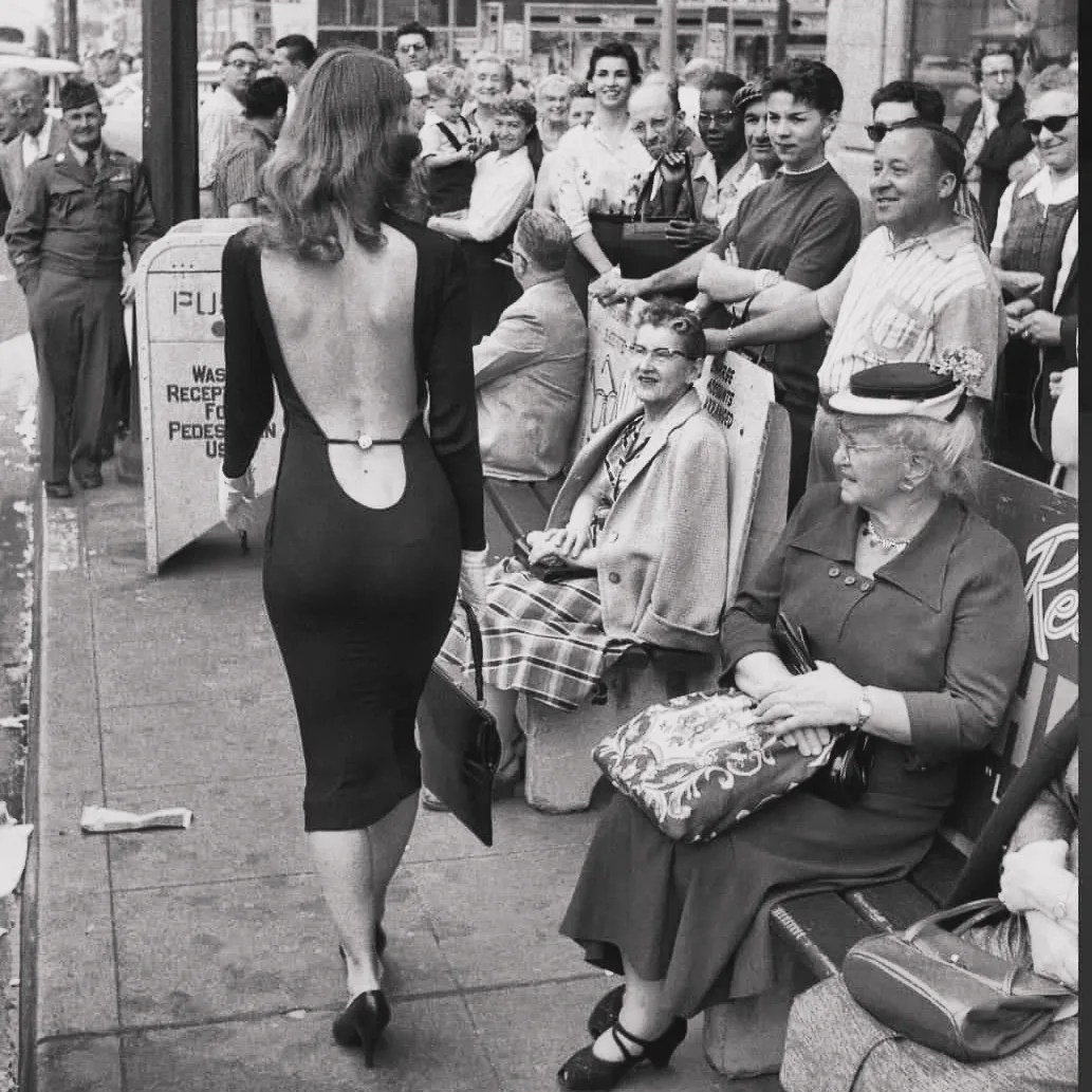 vikki dougan backless dress Vicki in a in 1957 Size:Large (16-18)