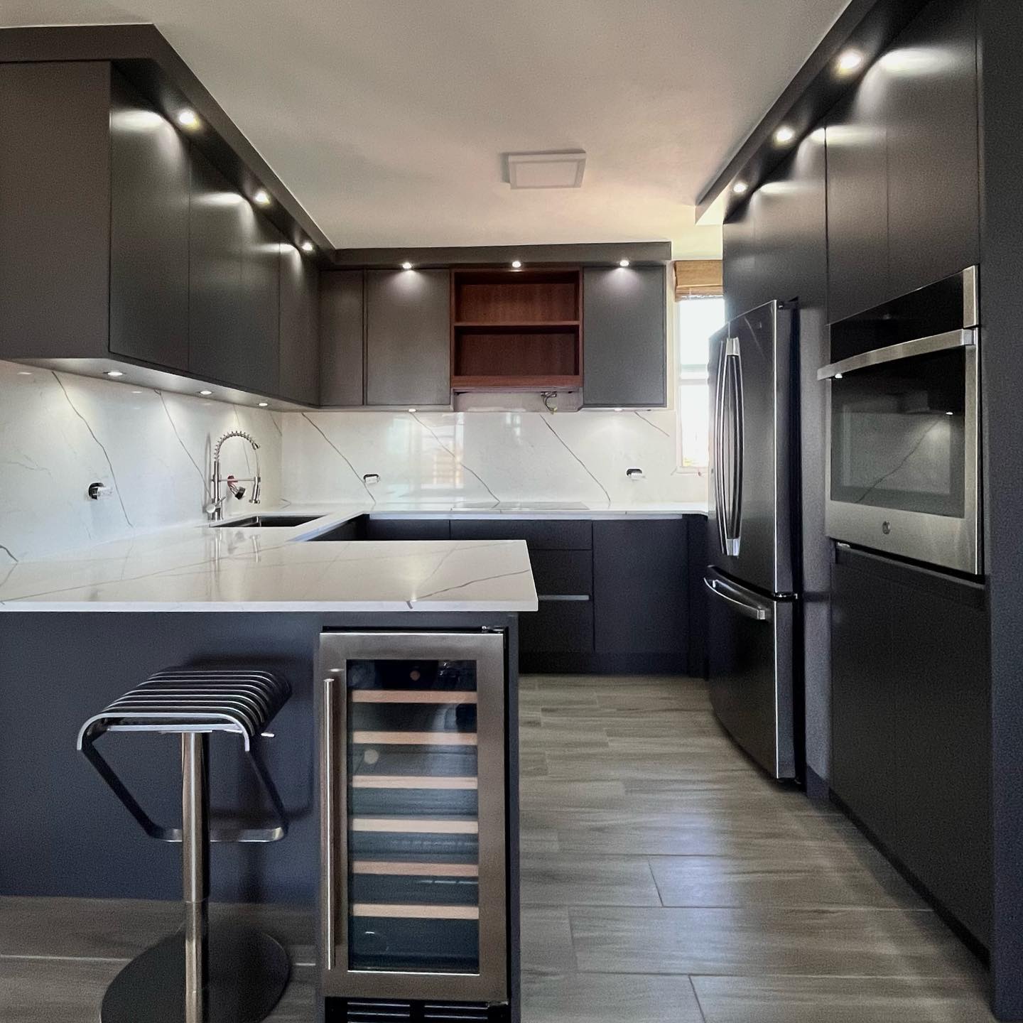 Siempre Nunca - Cocina en PVC laminado en Formica color...