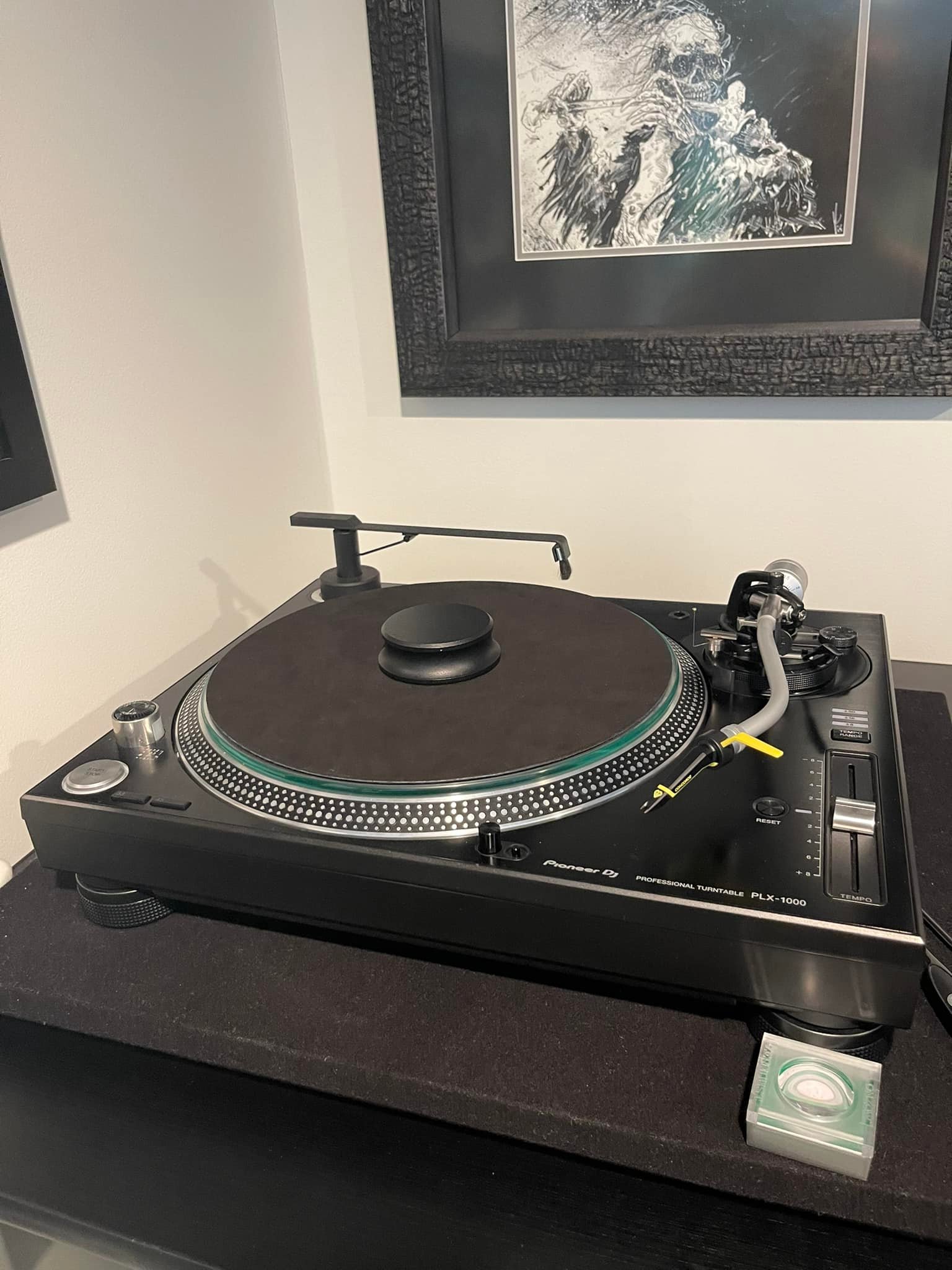 Audiophile setup with Pioneer PLX-1000 turntable and Klipsch 