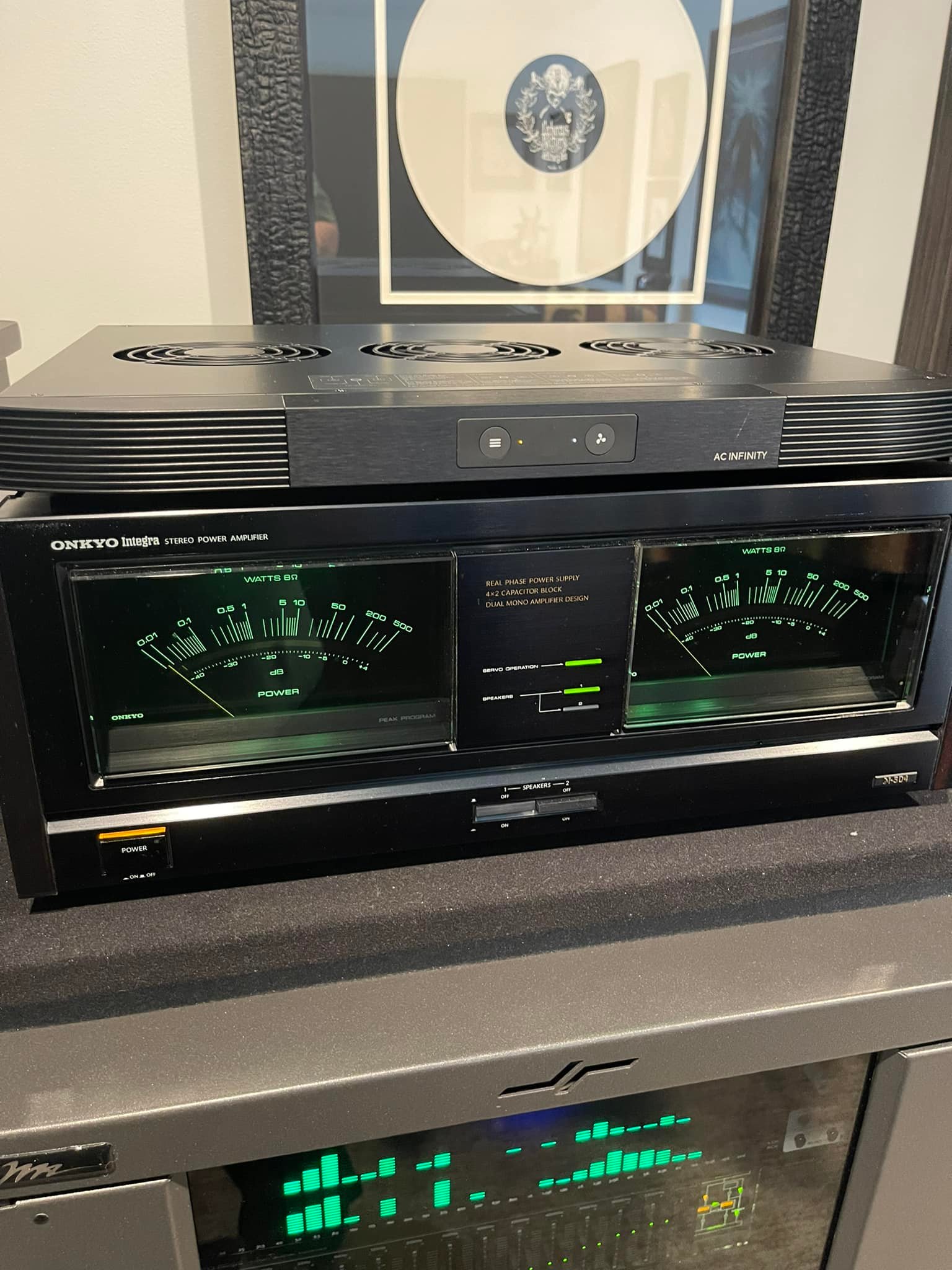 Audiophile setup with Pioneer PLX-1000 turntable and Klipsch 