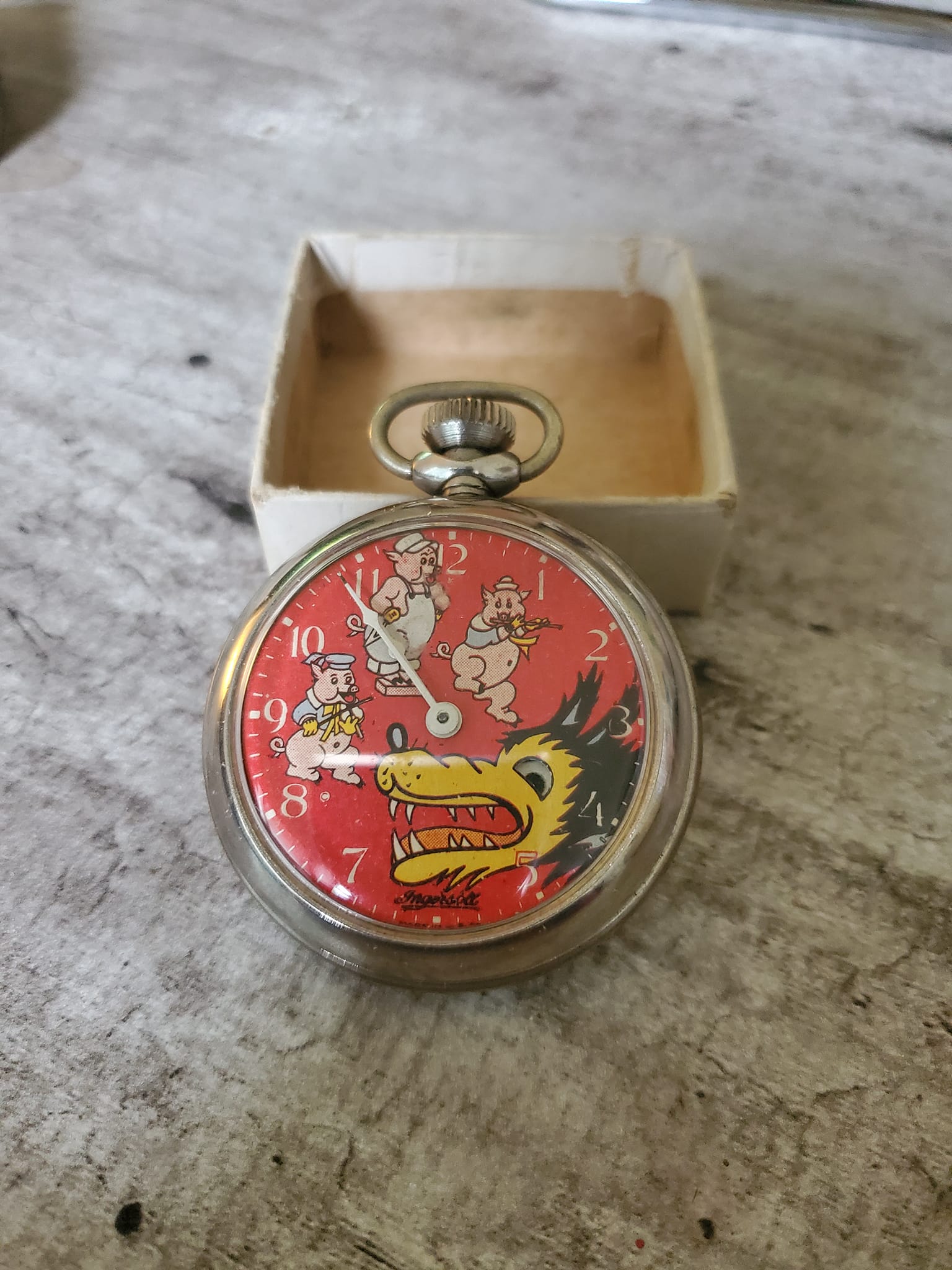 ヴィンテージ　1978年ヘイマンズ　オールドスタイルビール　ステンドグラス時計 1934 Ingersoll Big Bad Wolf watch runs