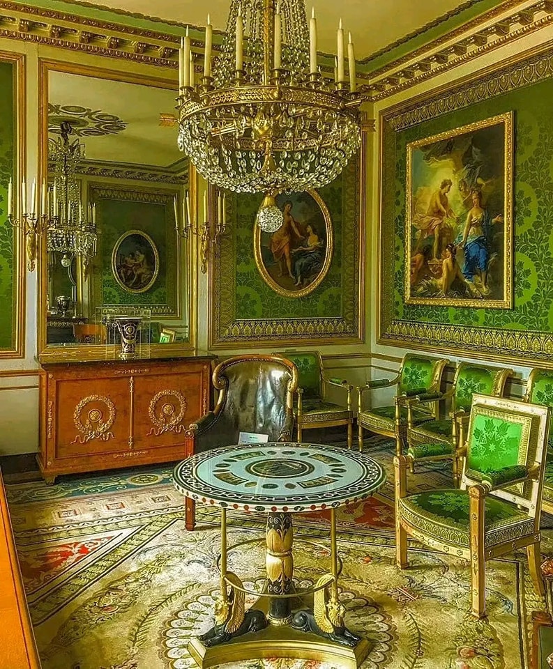 Beautiful interior design of The... - ꧁𝙏𝑯𝙀 𝙍𝑶𝙏𝑯𝙎𝑪𝙃𝑰𝙇𝑫 𝑭𝘼𝑴𝙄𝑳𝙔꧂ | Facebook