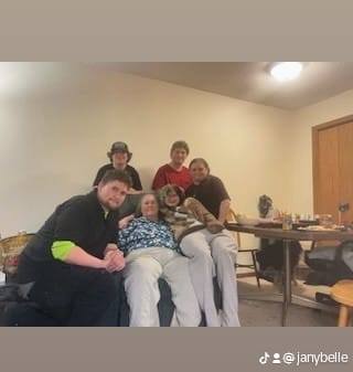 Which family has less money ⁉️ #cluegens #BrainTeaser #RiddleChallenge ...