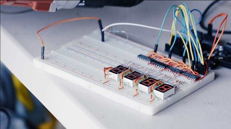 Building a digital counter using 7... - Micro Electronics
