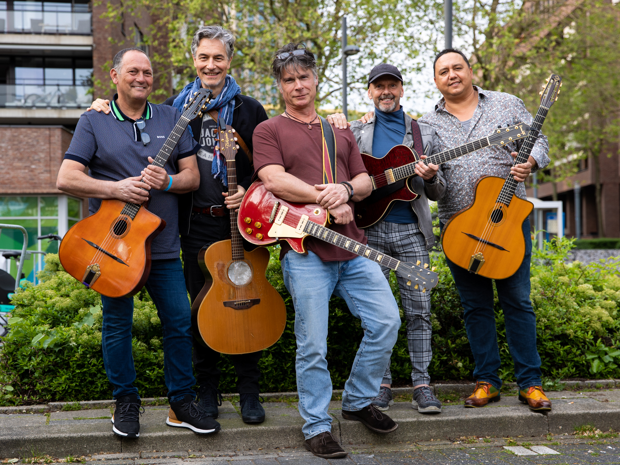 Digmon Roovers -... - Digmon Roovers - Guitarist / Educator