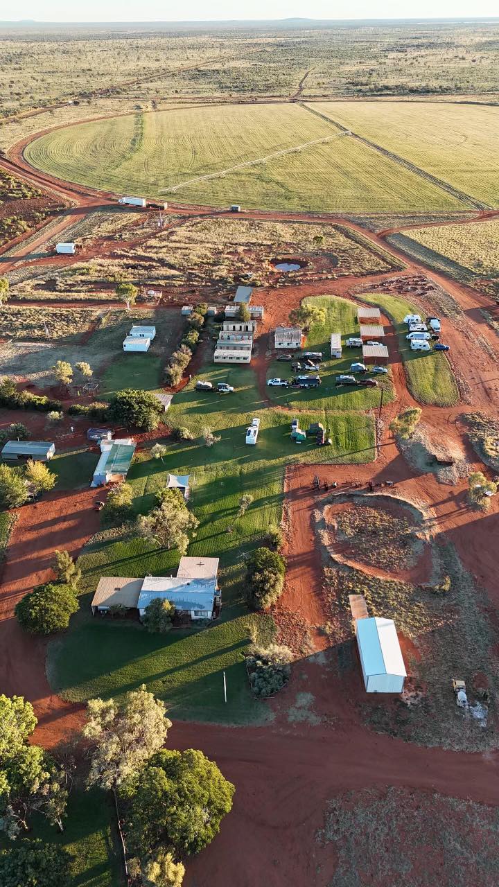 Outback Farm-... - Outback Farm- Athelle Outback Hideaway