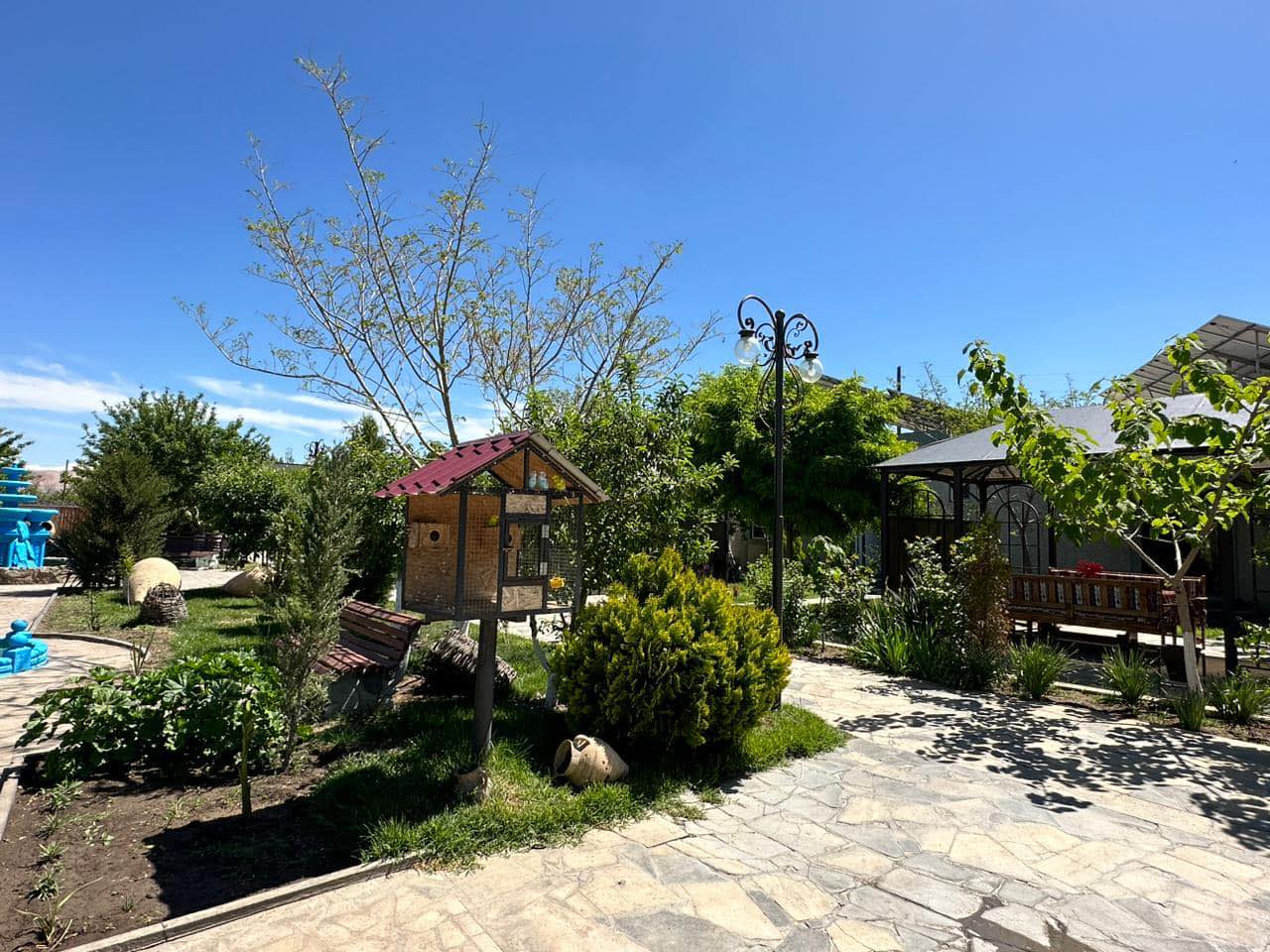 ralina-restaurant-tap-erakan