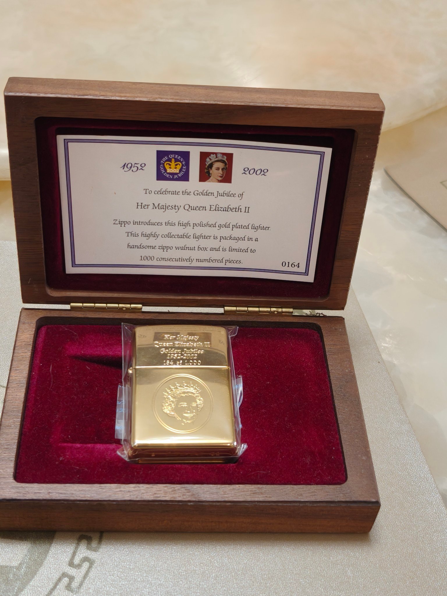 Zippo gold plated queen Elizabeth II limited edition, rare 