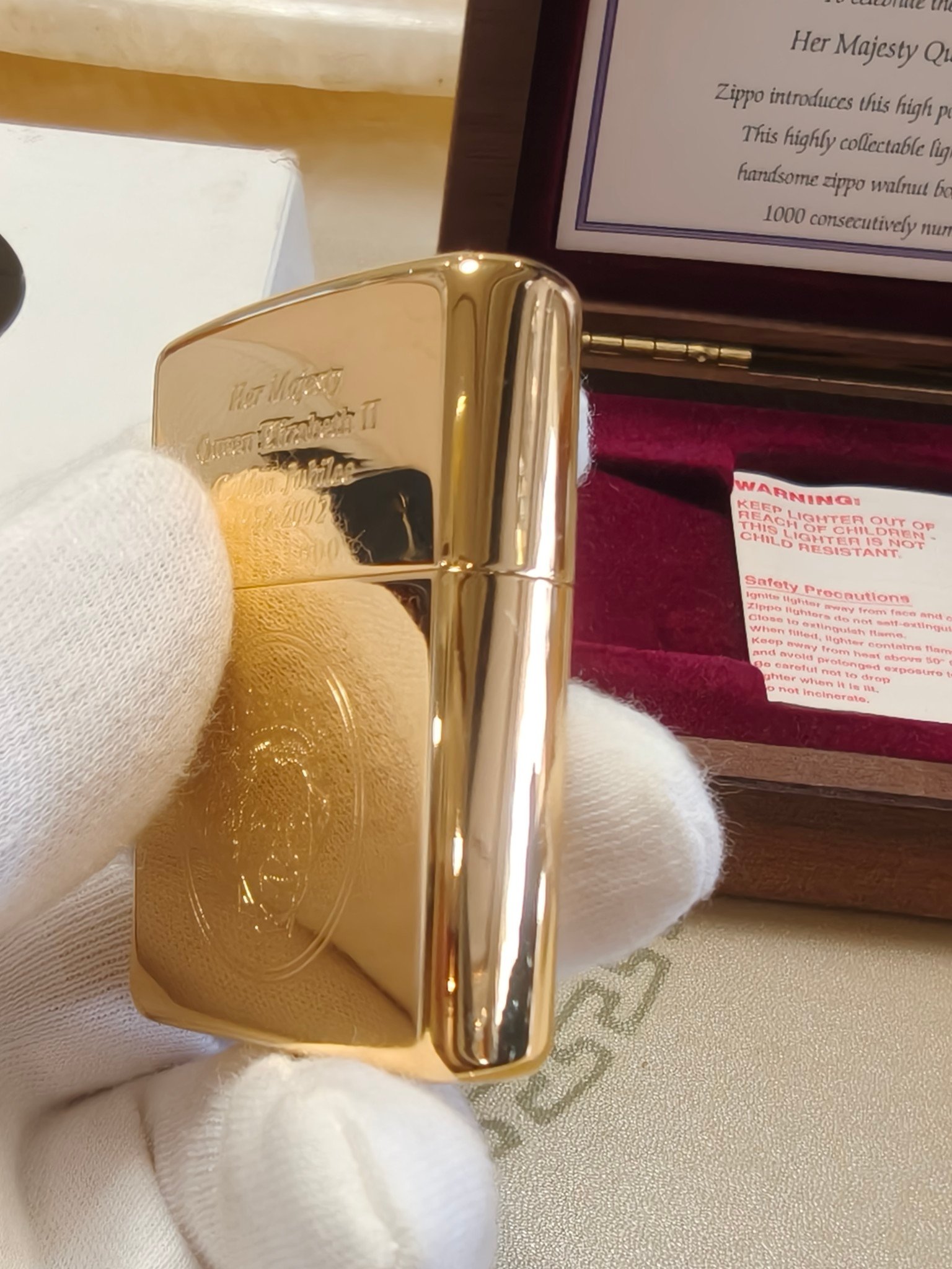 Zippo gold plated queen Elizabeth II limited edition, rare 