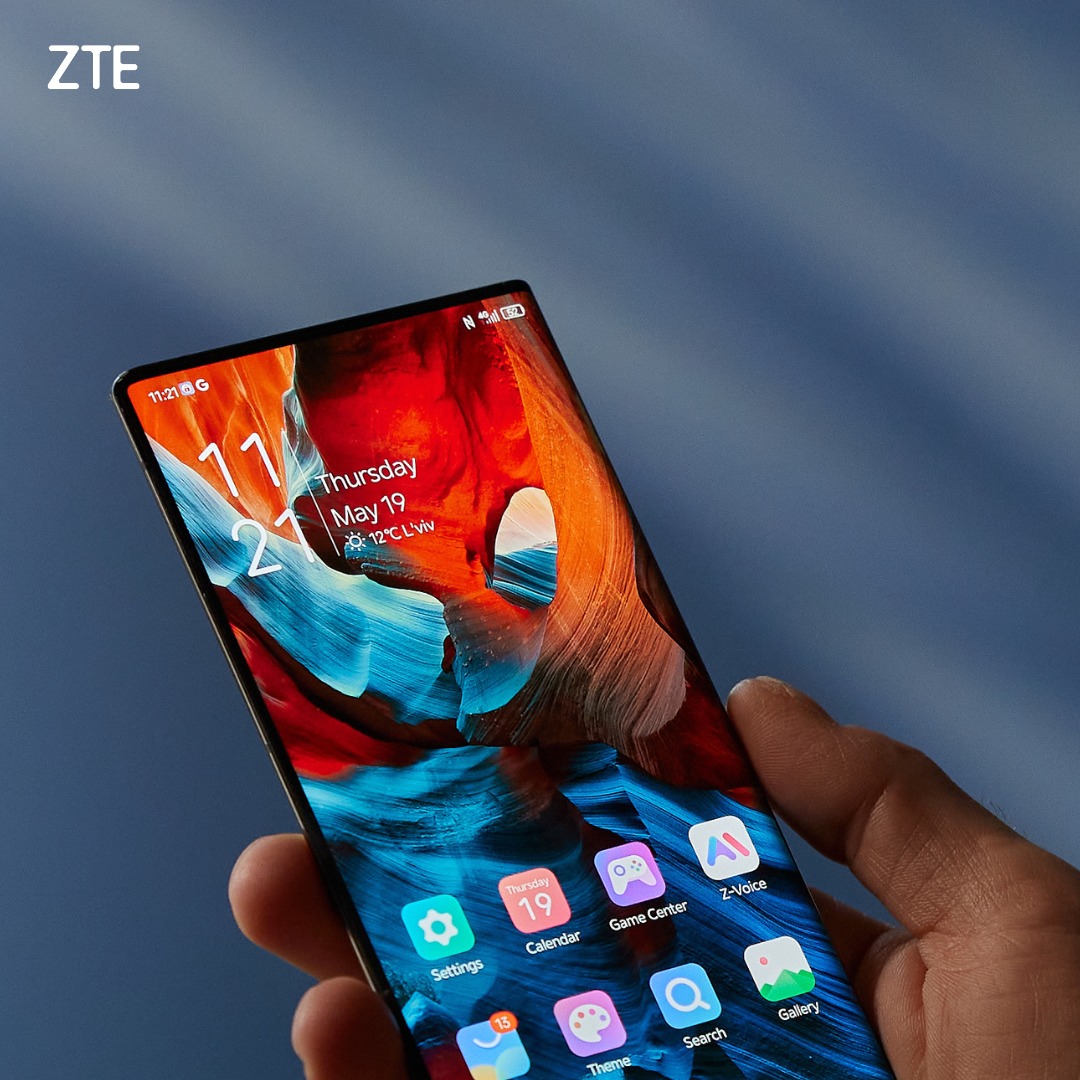 ZTE Device - ZTE Axon 40 Ultra offers a notchless,...