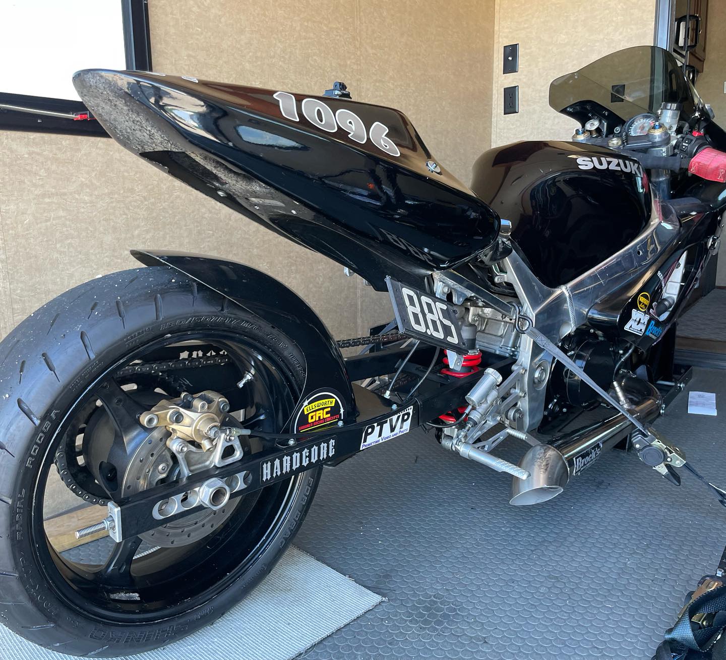GSXR 1000 or Hayabusa?! Which one makes the better grudge bike and