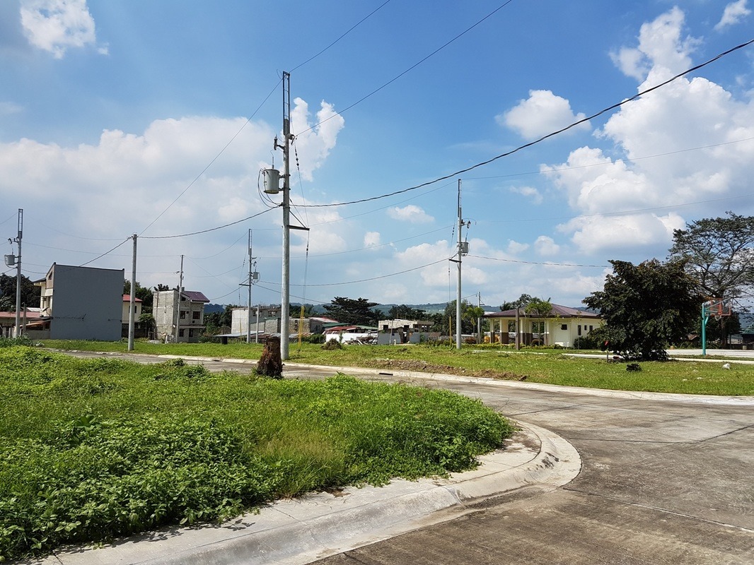 Townhouses and House & Lot in Rodriguez Rizal