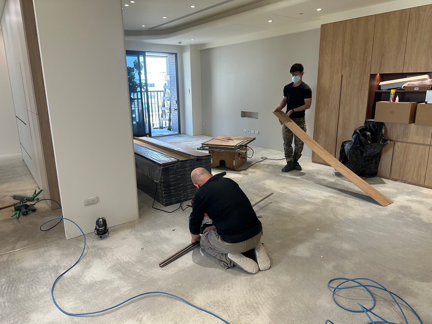 長寬高空間設計 - #跑案場日常 今日案場：陸府建設 施作項目：拼溫潤木地板 全屋完工進度：98% ...