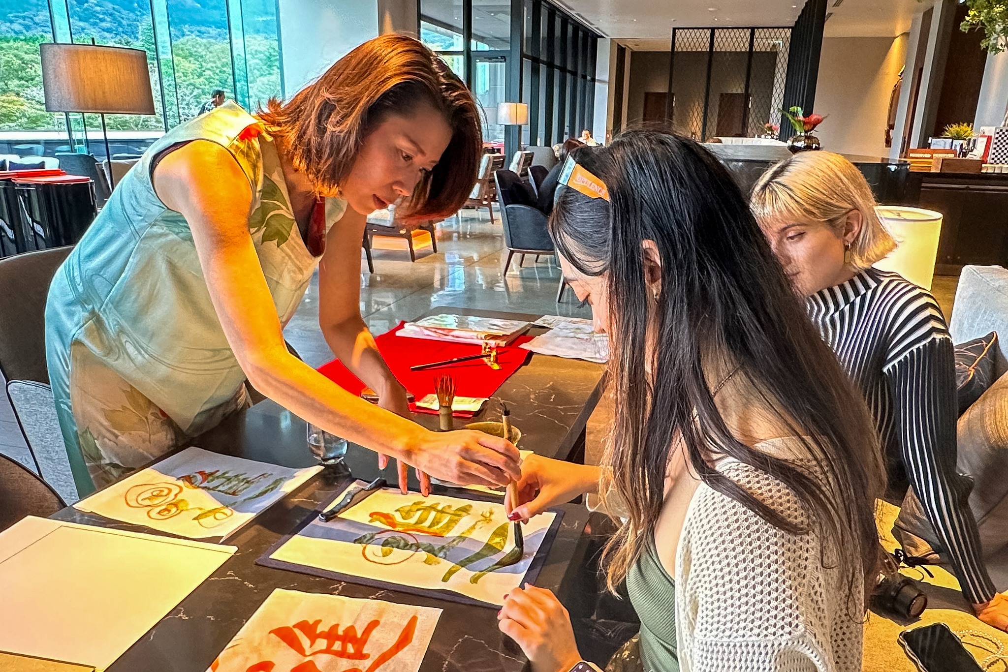 Fuji - 抹茶書®プライベートレッスンでは、静岡ならではの「抹茶＋書道」で心地よいマインドフルネスを体験いただけます。心を静めて一筆一筆に ...