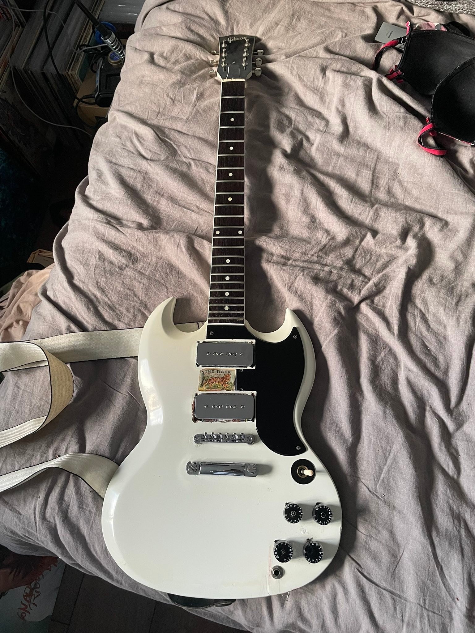 Modding a '62 SG Special with P90's and discovering its original