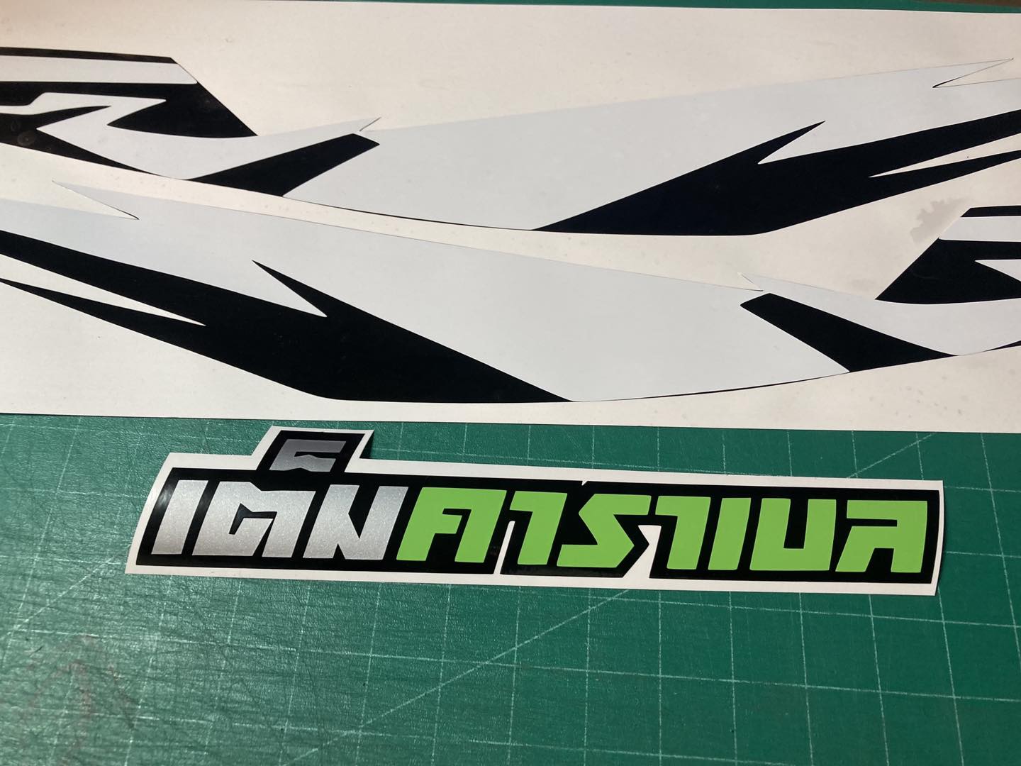 Logic sticker - สติกเกอร์ ไดคัท วาด วัด ตัดประกอบ...