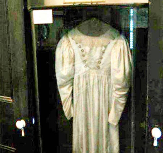 lady in wedding dress annabelle Haunted the Baker's Museum the bloody bride annabelle comes home