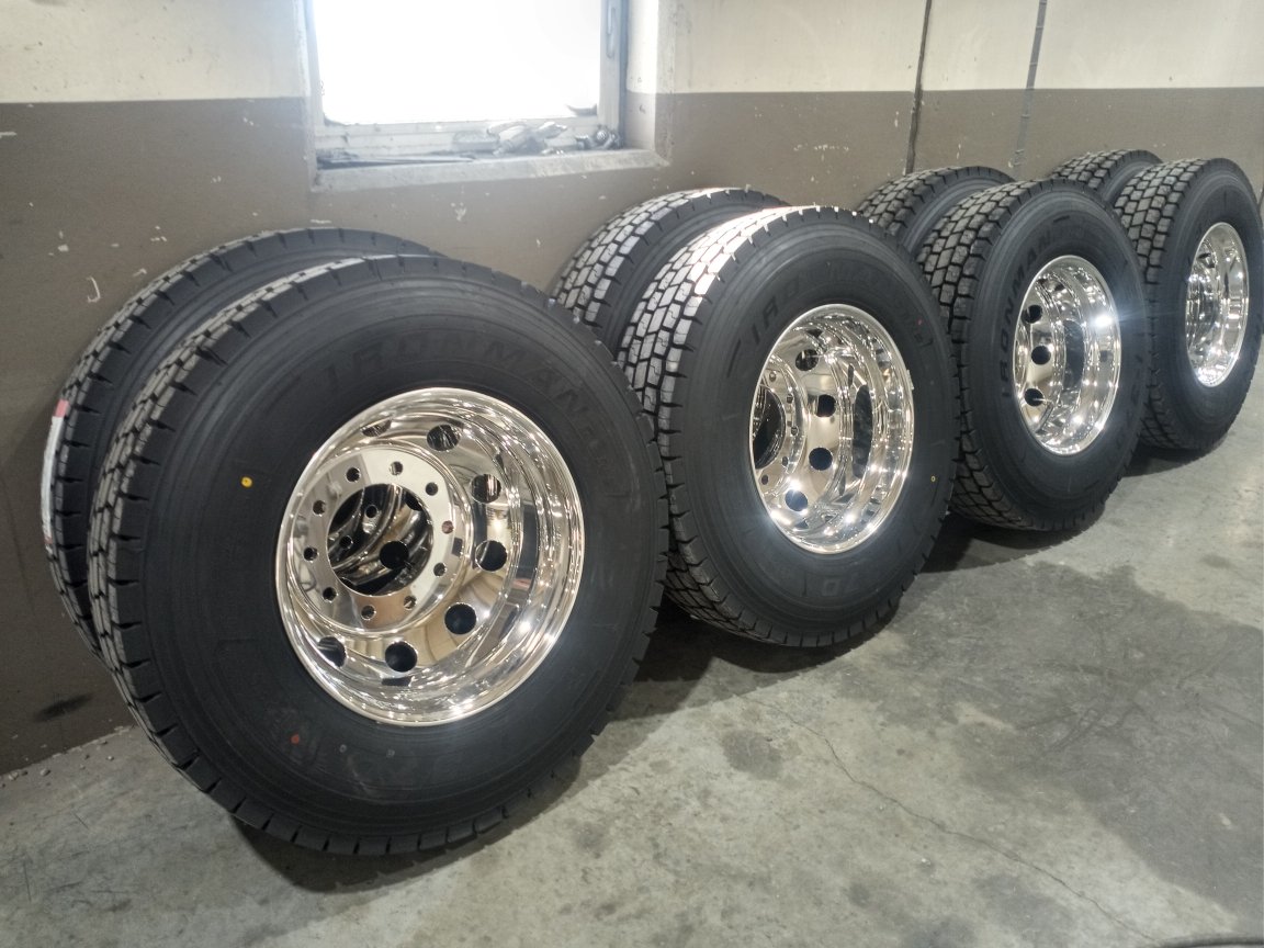 11R22.5 tires mounted on Hub pilot Rims for Peterbilt Kenworth Mack ...