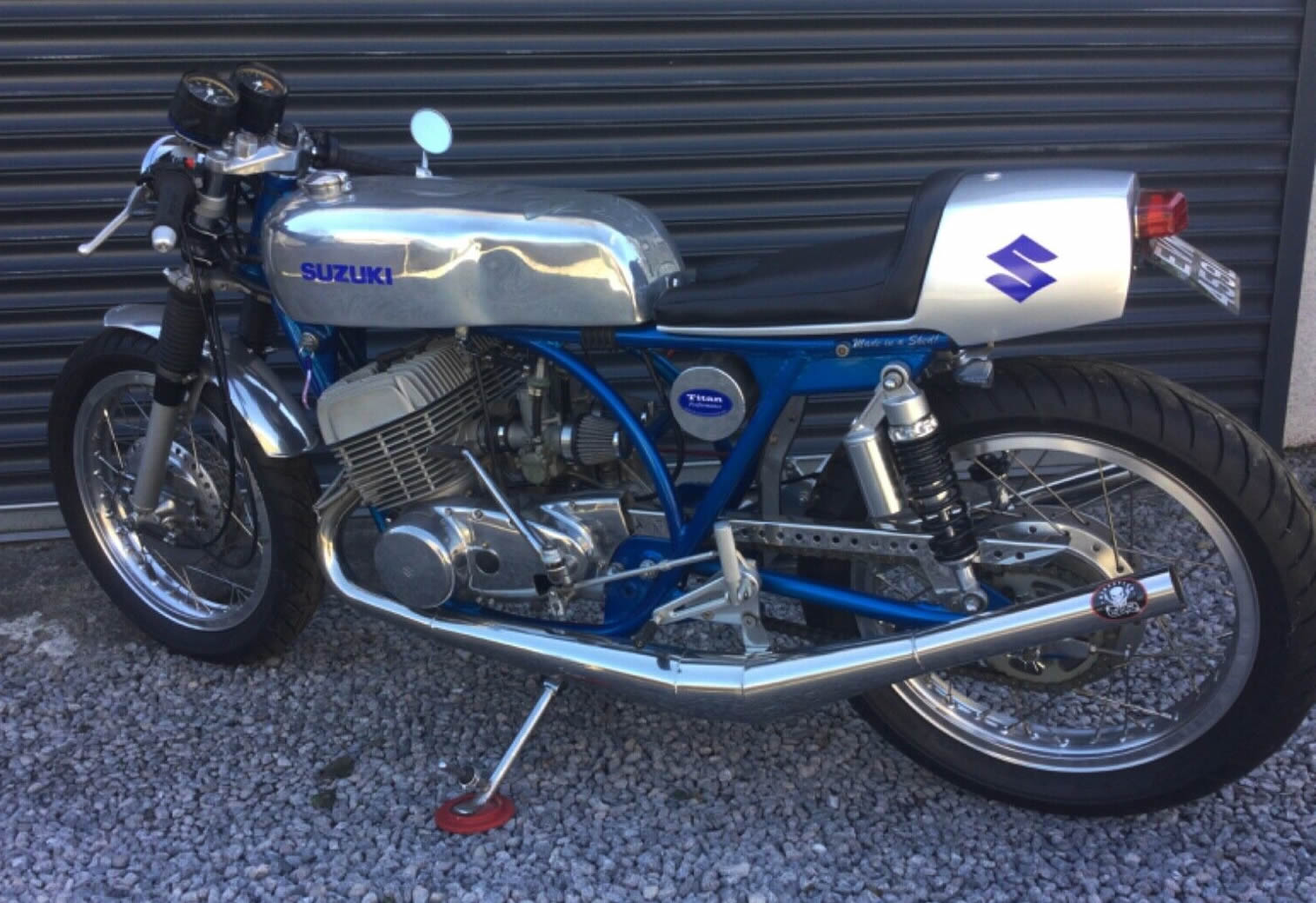 TBT to this absolute beauty of a custom road racer. Built from a 