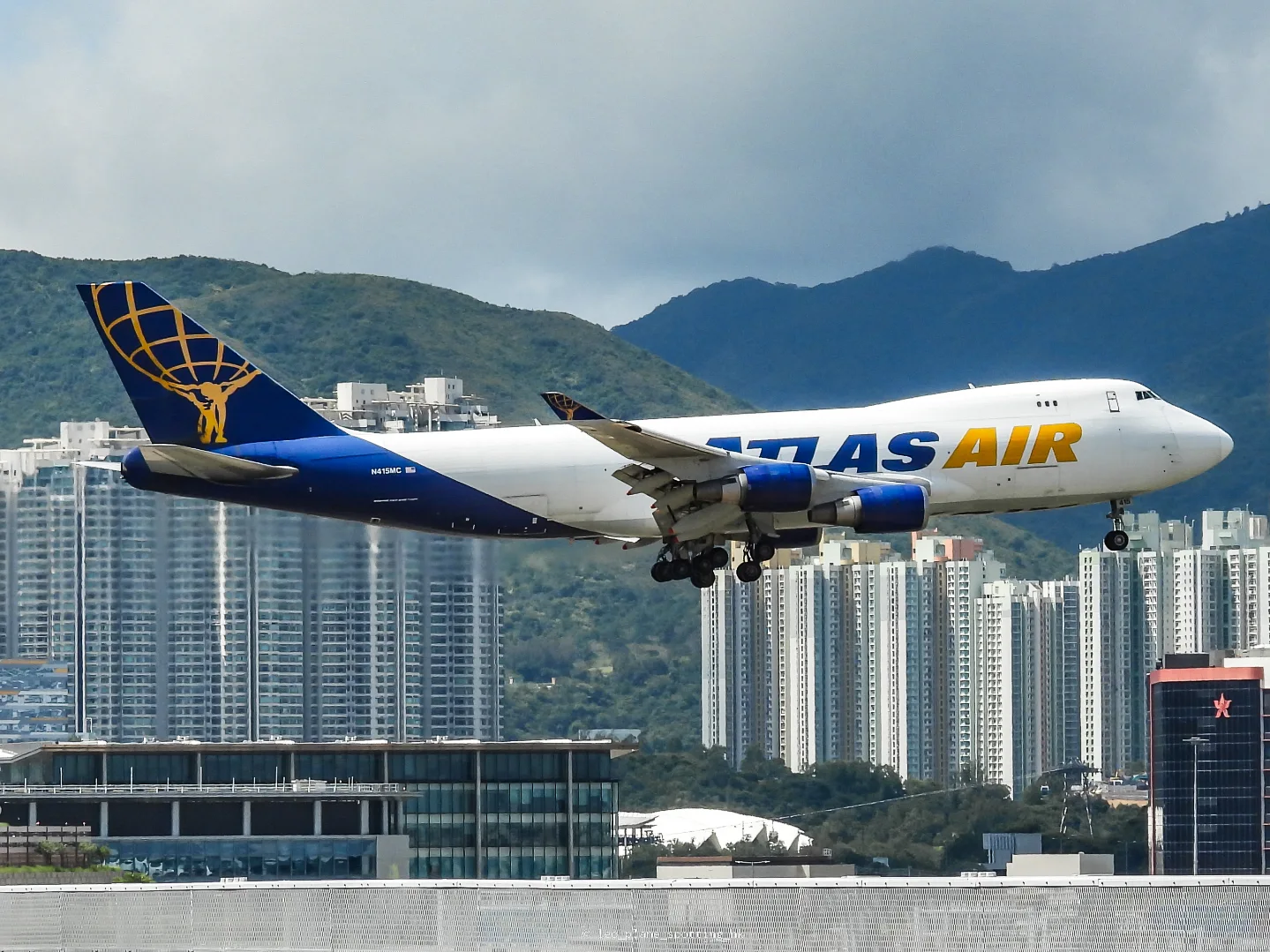 ✈️: Atlas Air - Boeing 747-47UF/ER (N492MC) 📸: Vicenzo Pace