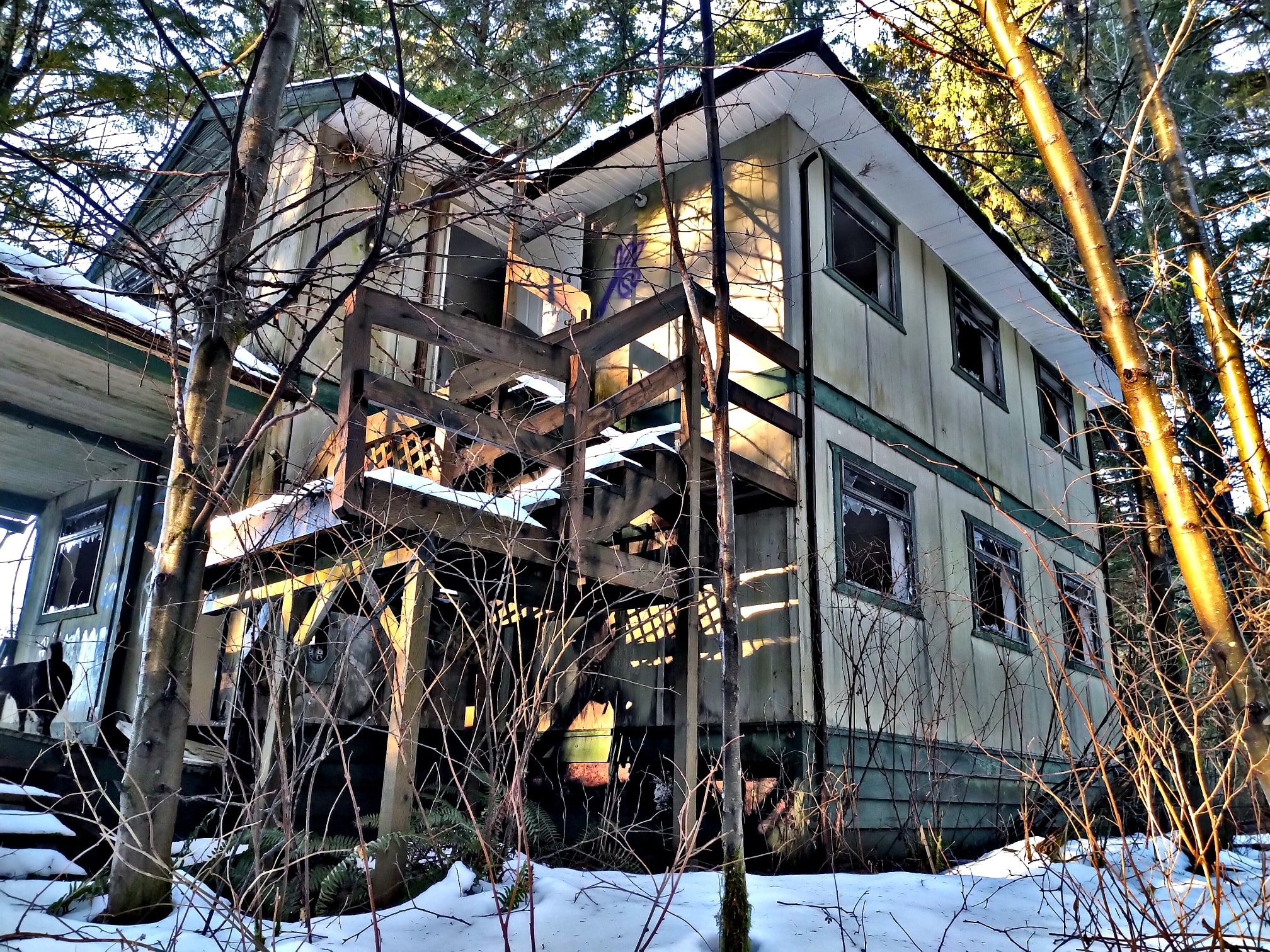 Picture of 250 Explorer - This house lies abandoned and vandalized along side ...