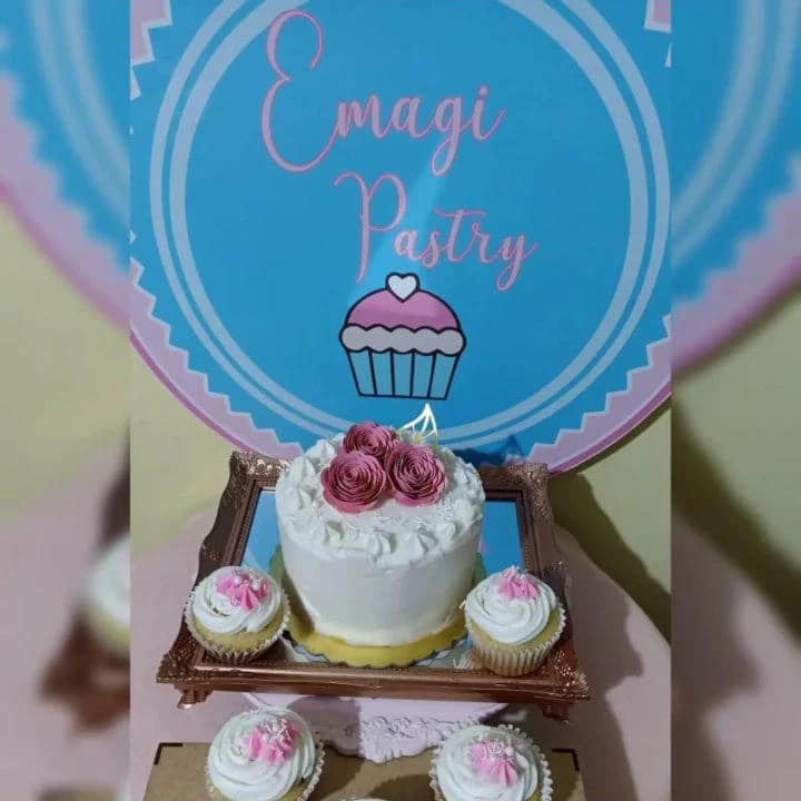 Emagi Pastry - Box cumpleañero Minicake + cupcakes...