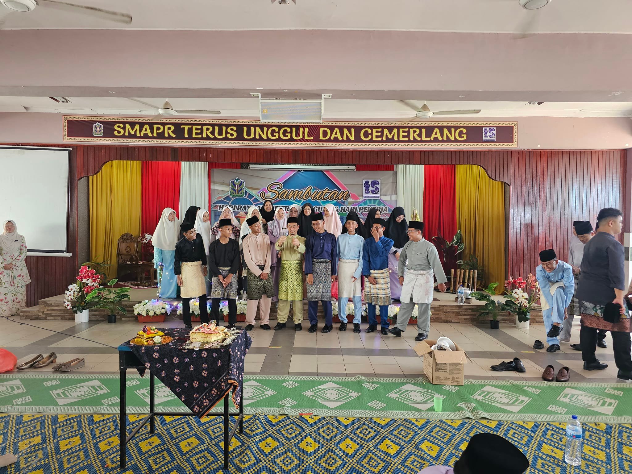 MAJLIS SAMBUTAN... - Sekolah Menengah Agama Parit Raja(SMAPR)