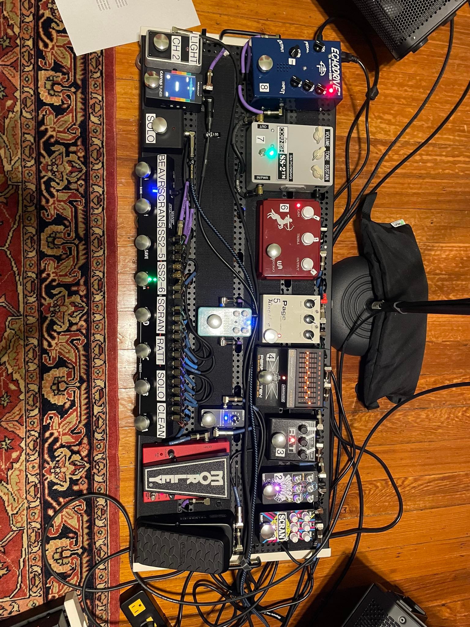 Pedalboard setup with Pete Cornish SS-2 and Voodoo selector