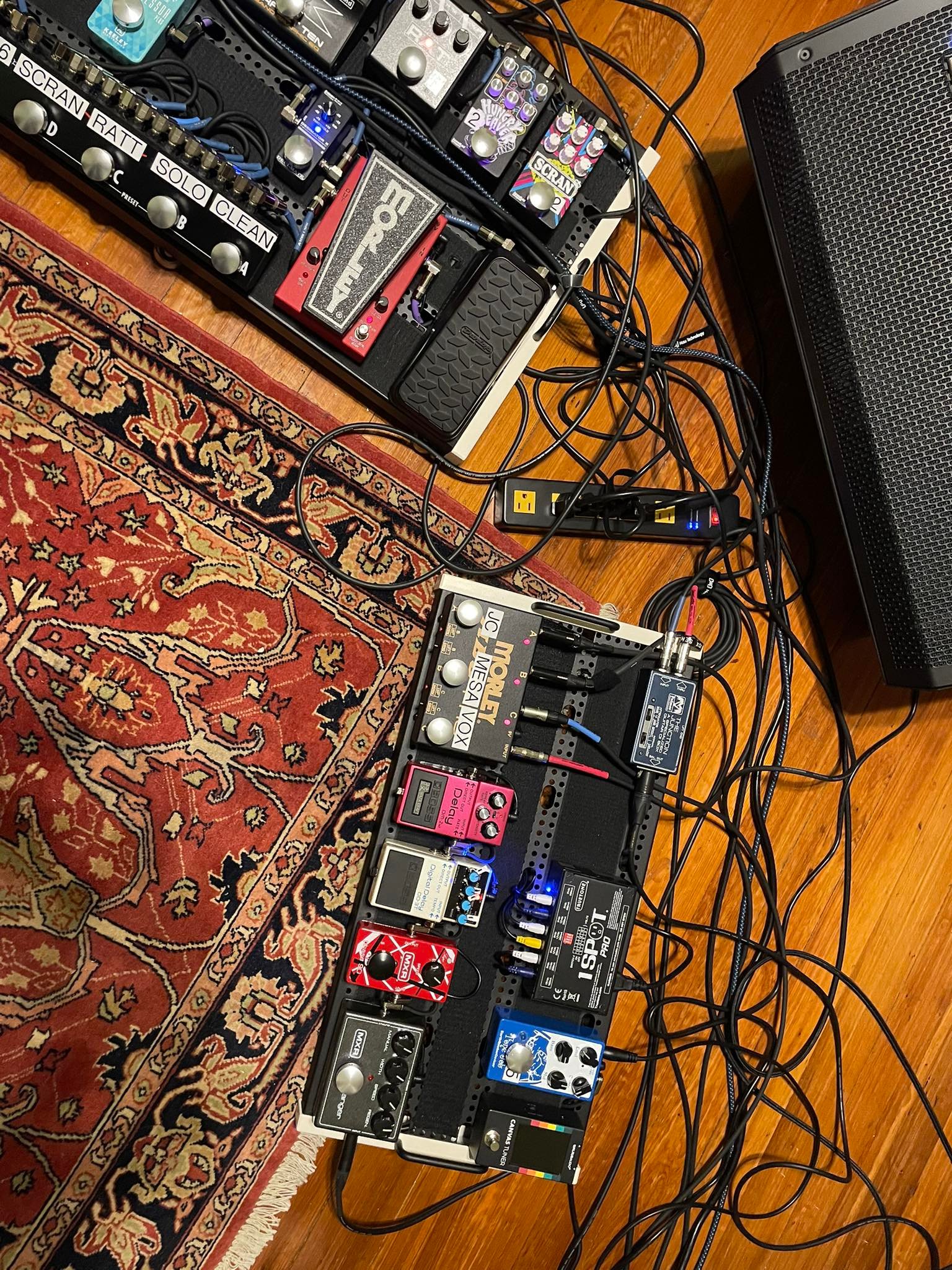 Pedalboard setup with Pete Cornish SS-2 and Voodoo selector