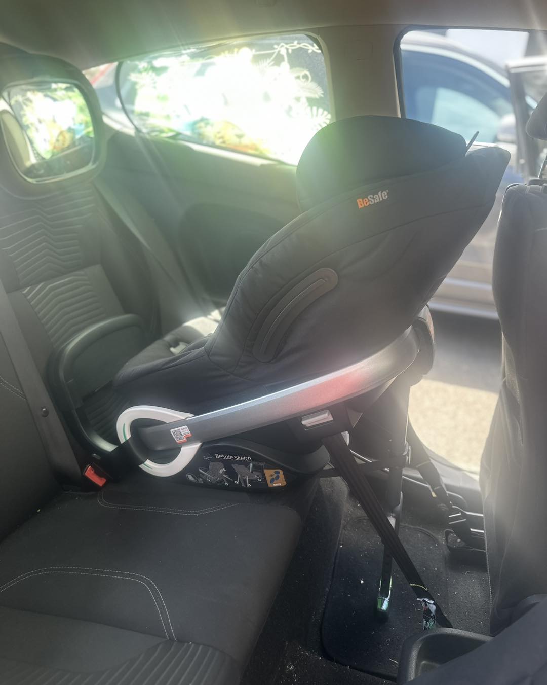 Car Seat Isofix Ford Fiesta Axkid Spinkid In The Ford Fiesta Next To The Axkid Minikid main image 3