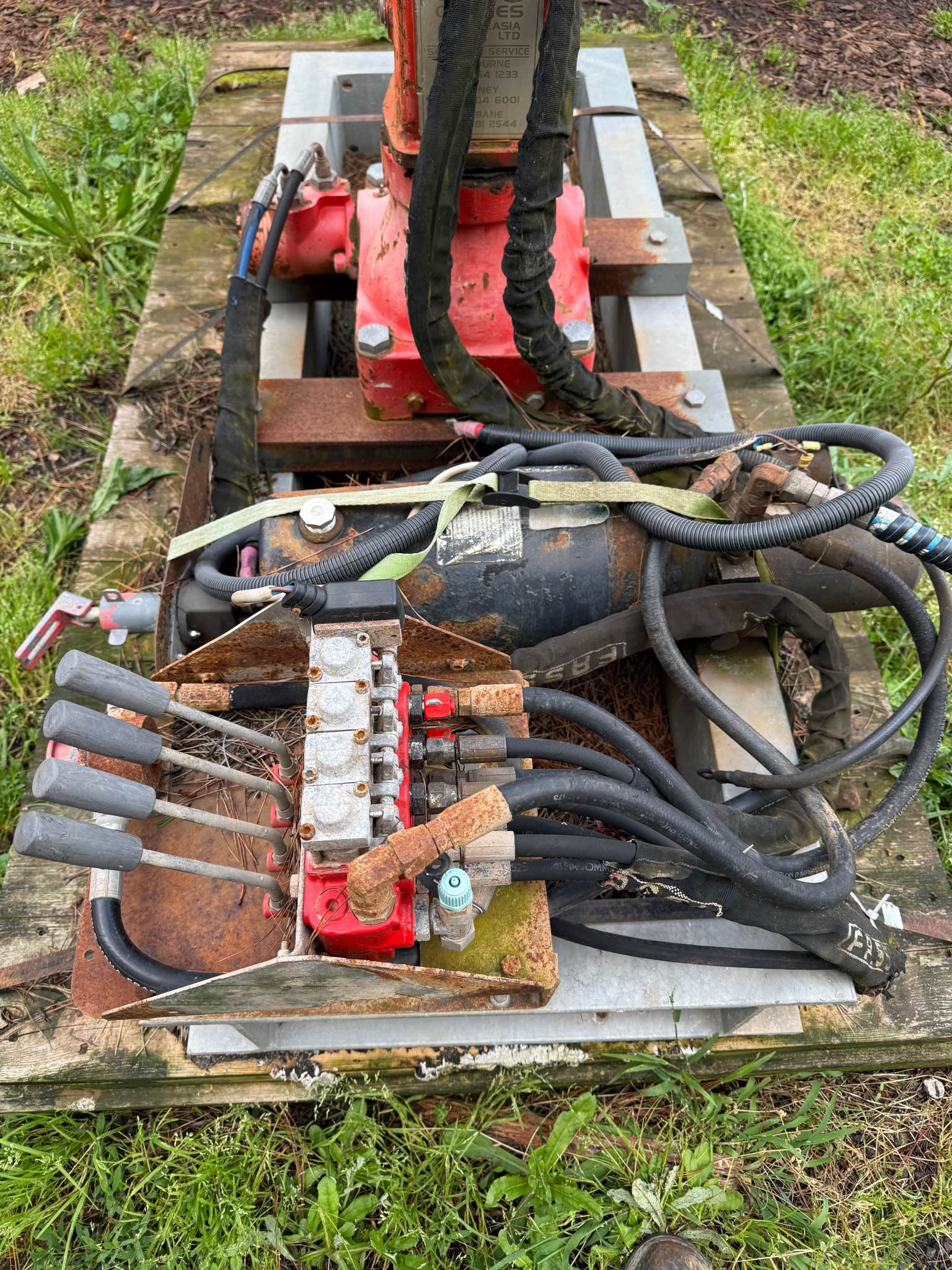 Fassi micro20 hydraulic crane - Outdoor Power Equipment - Melbourne ...
