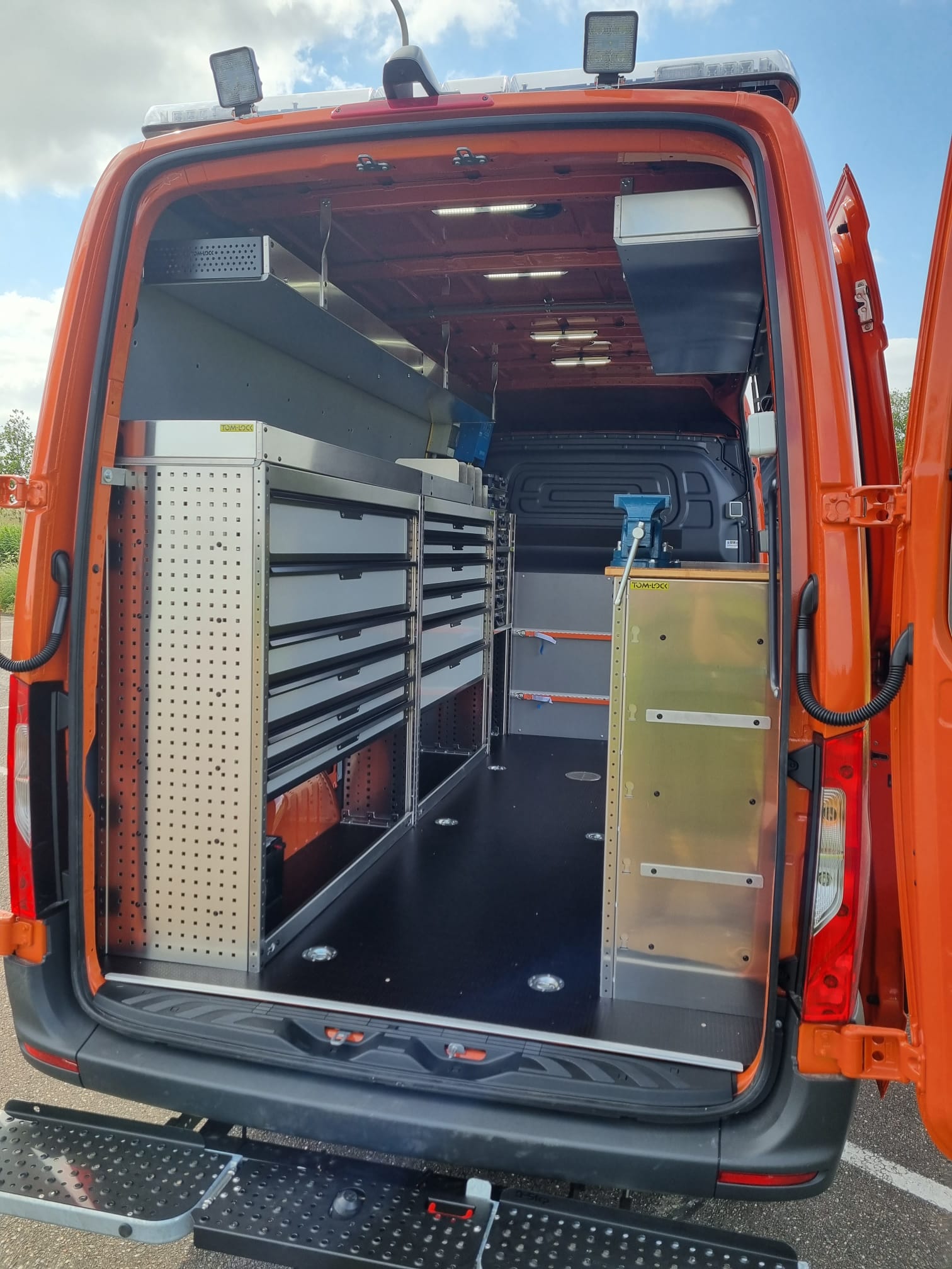 Bedrijfswagen Inrichting West bv | Gouda