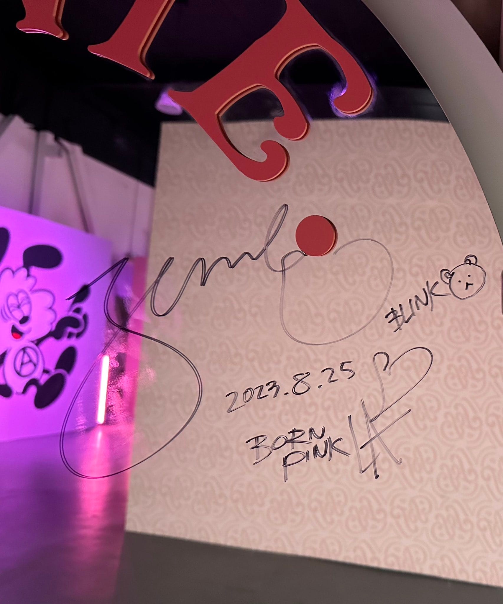 4066. #JENNIE and #ROSÉ signatures from the BLACKPINK x Verdy