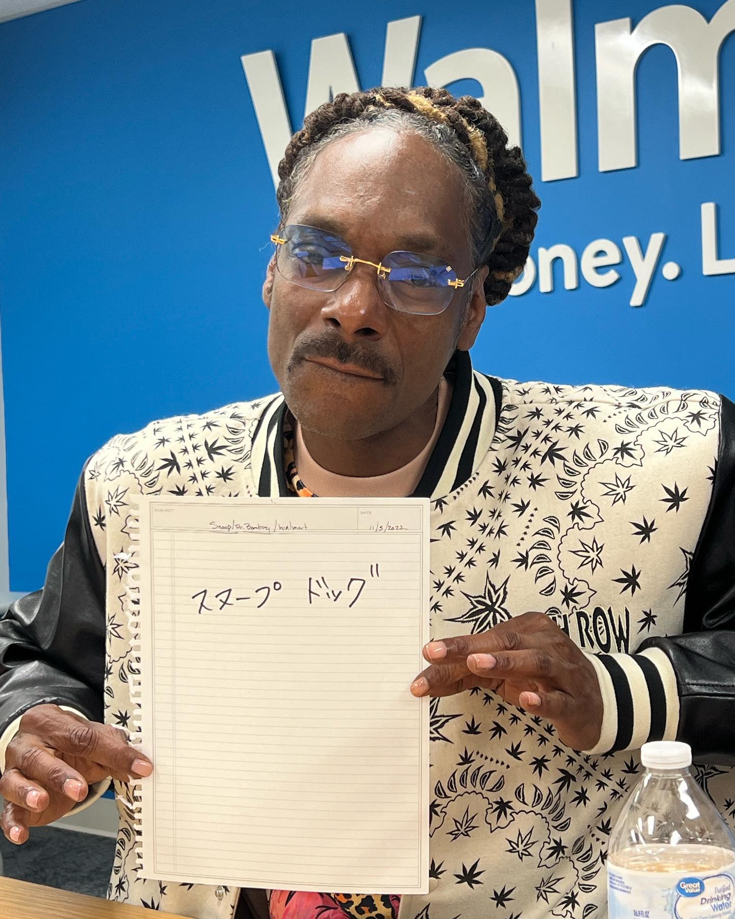 Snoop dogg in Japanese 👊🏾👏🏿👏🏿