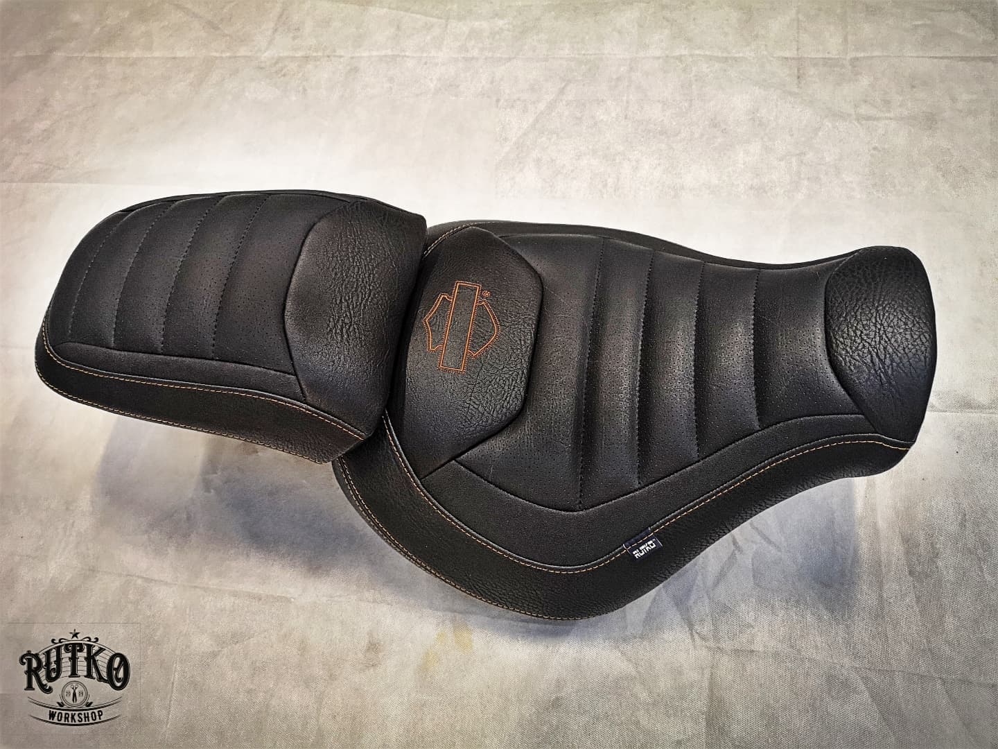 Sellerie Rutko - Selle grand confort pour harley fat boy S... | Facebook