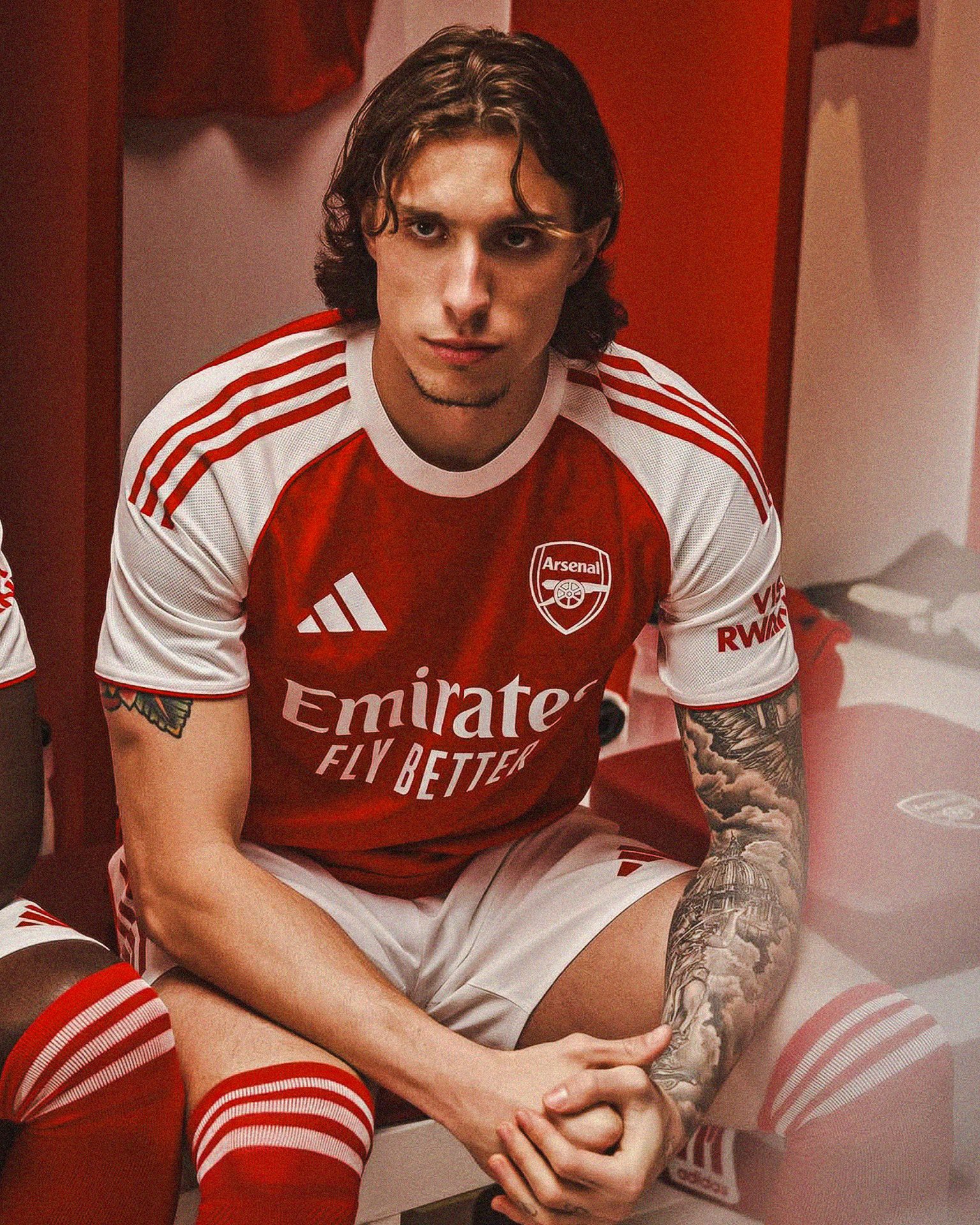 🇮🇹 Riccardo Calafiori models Arsenal's all new away kit for 2026