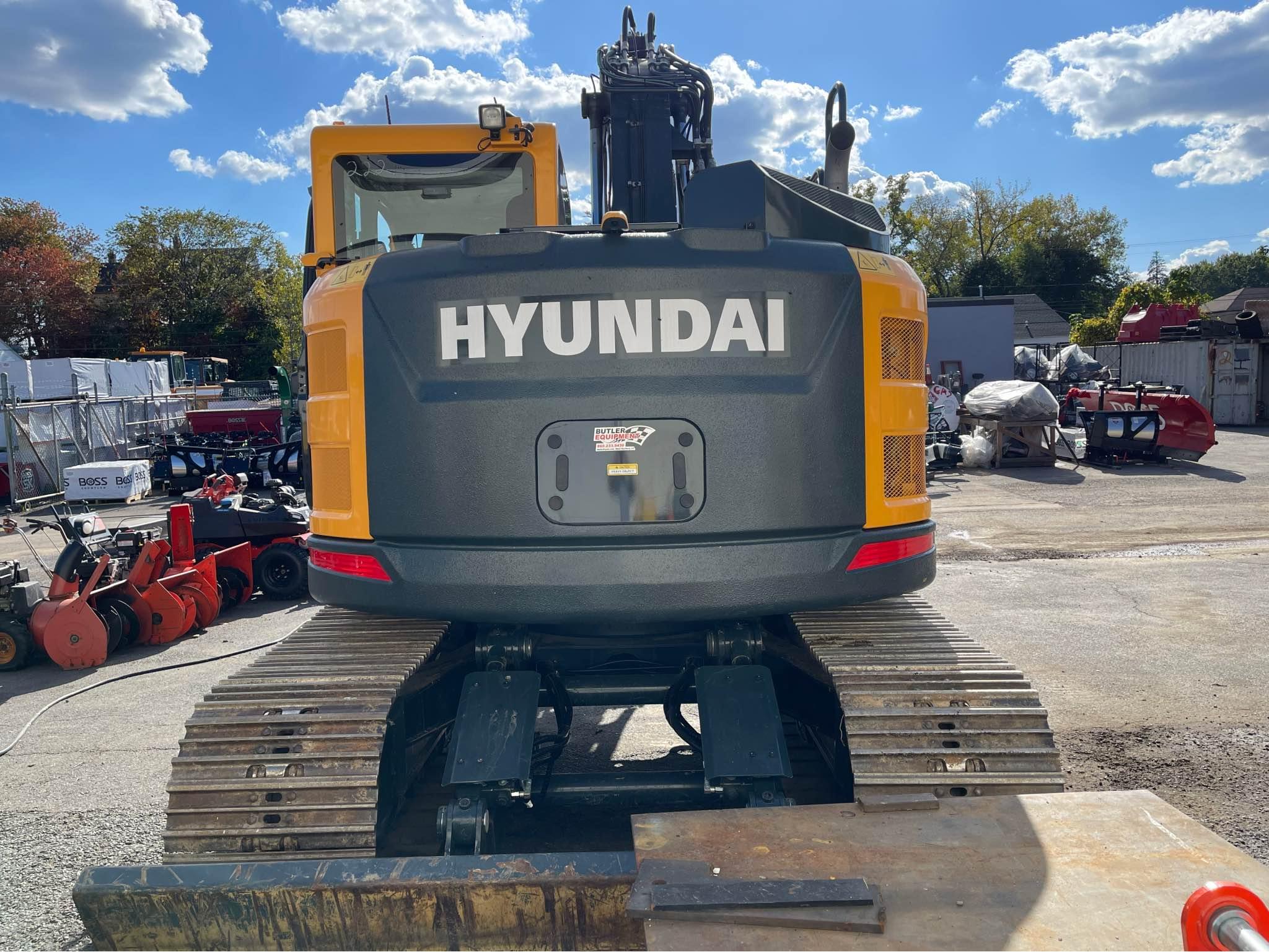 Manufactured a HYUNDAI 350 excavator in 2021, with 5700 working