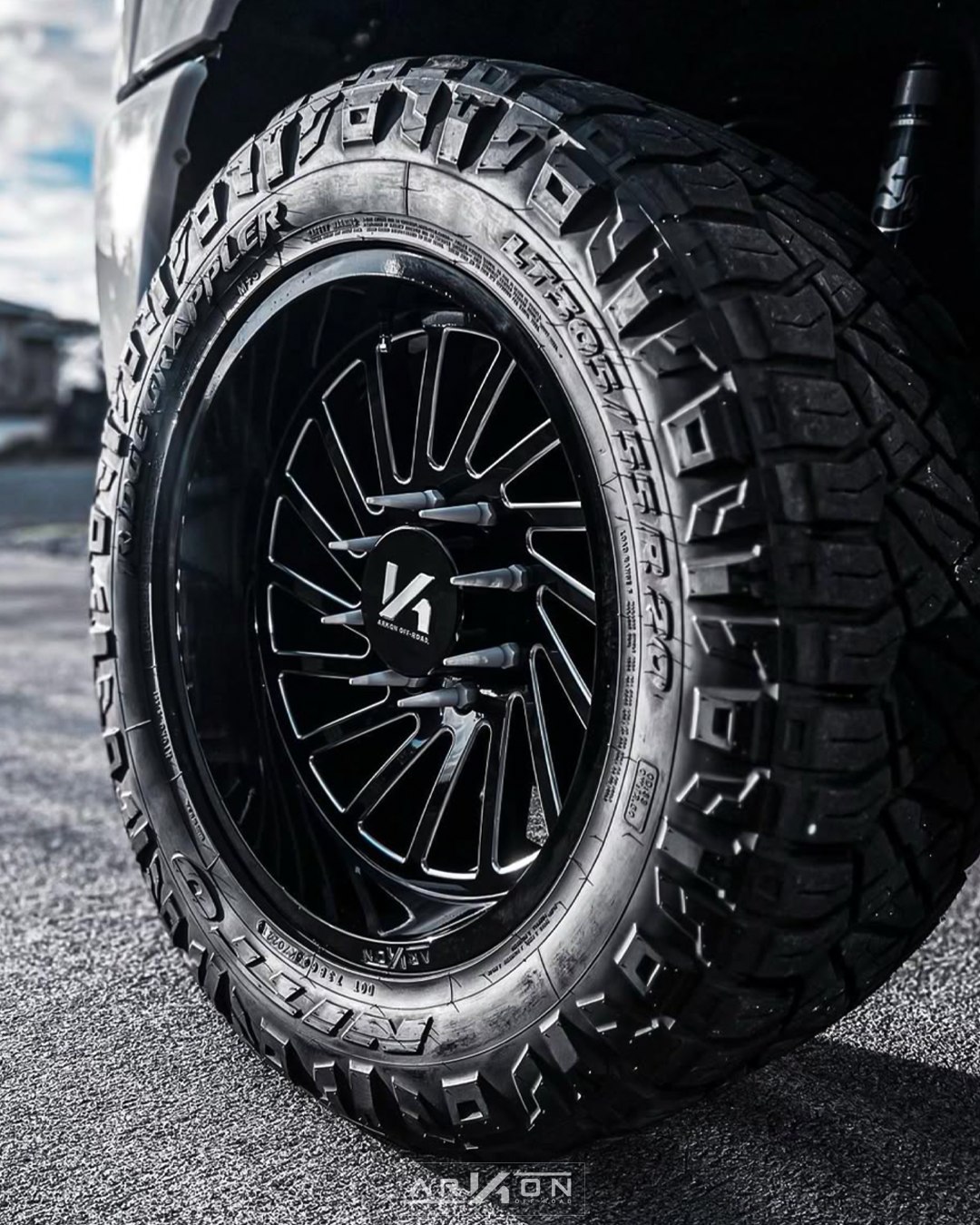 ARKON - ARKON OFF-ROAD Caesar 20x10 Nitto Ridge Grappler 305/55R20 ...