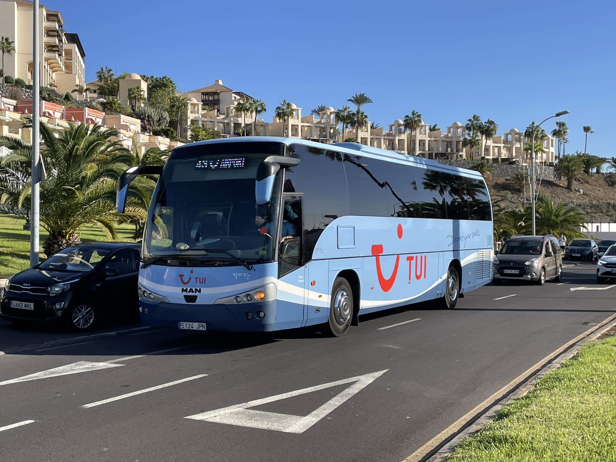 friends-of-buses-and-coaches-tui-liveried-man-beulas-spica-5124jpn-is